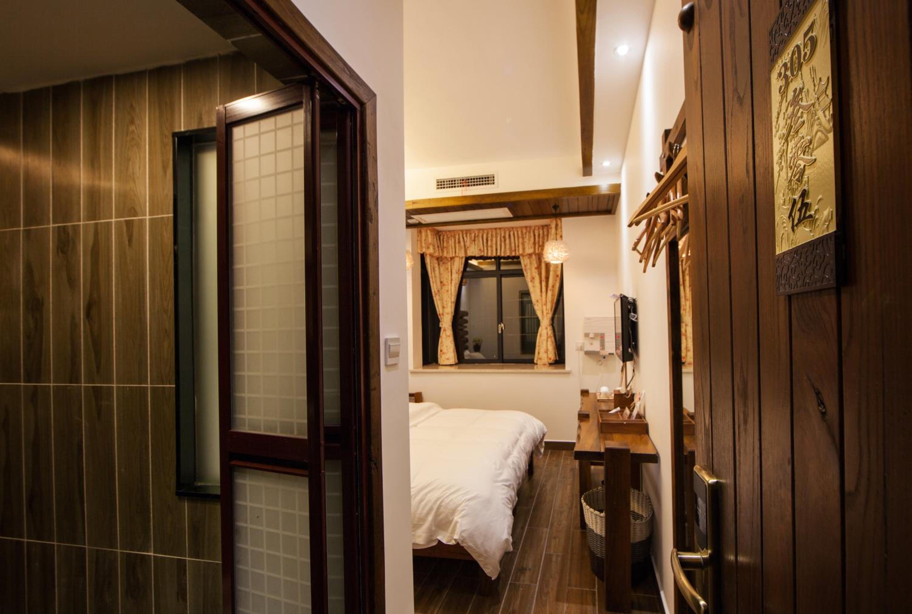 Standard Queen Room photo 1