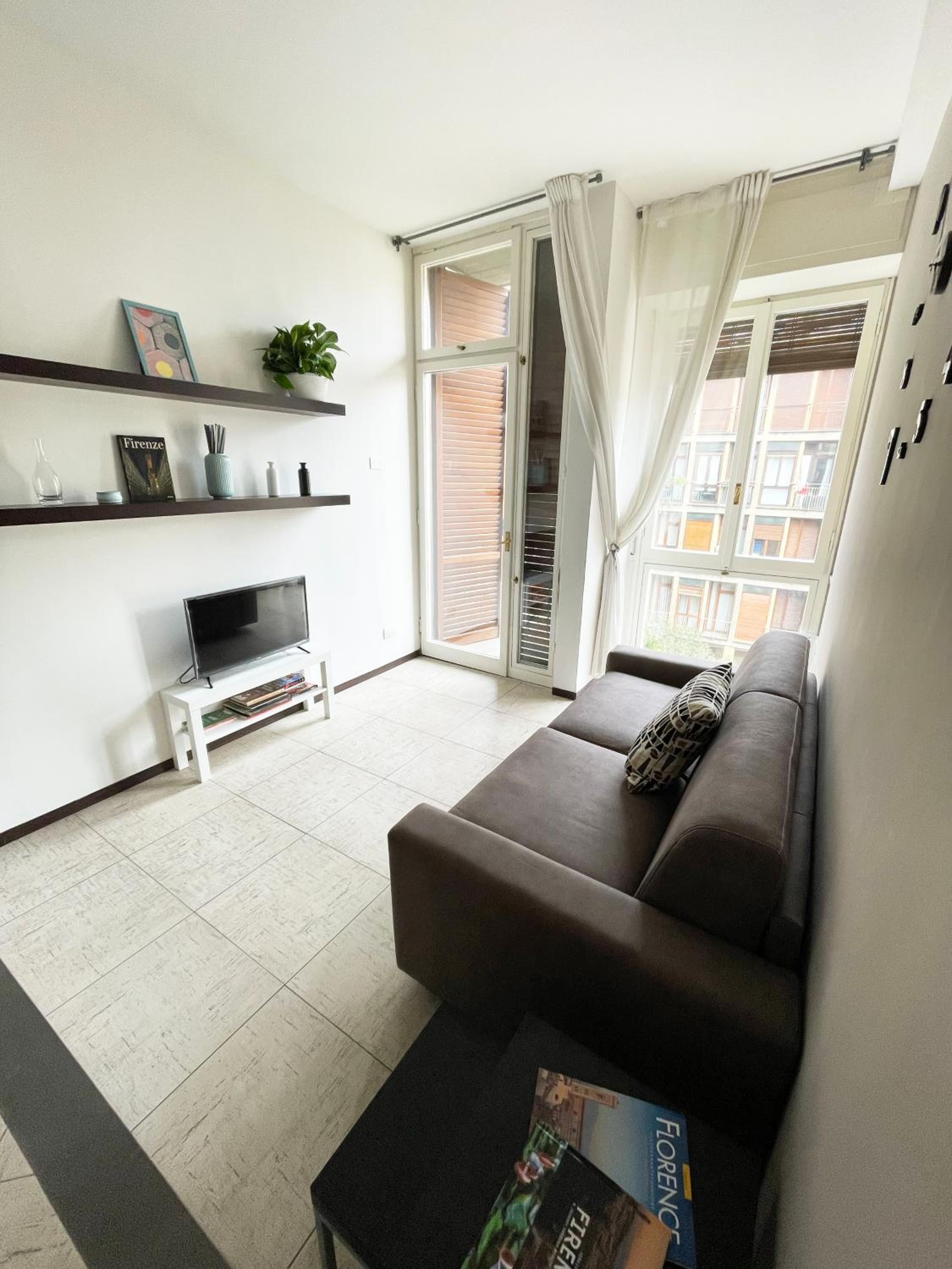 One-Bedroom Apartment photo 1