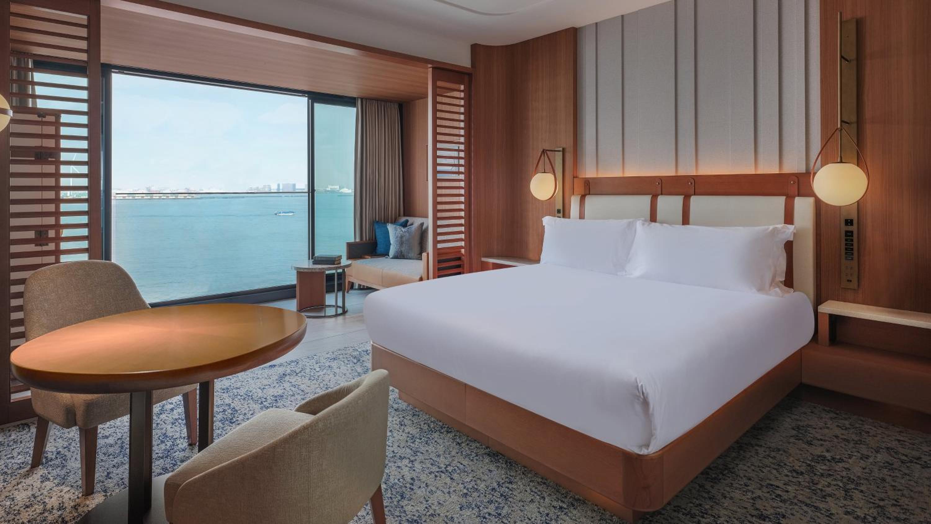 Classic King Room with Harbor View - Club Lounge Access