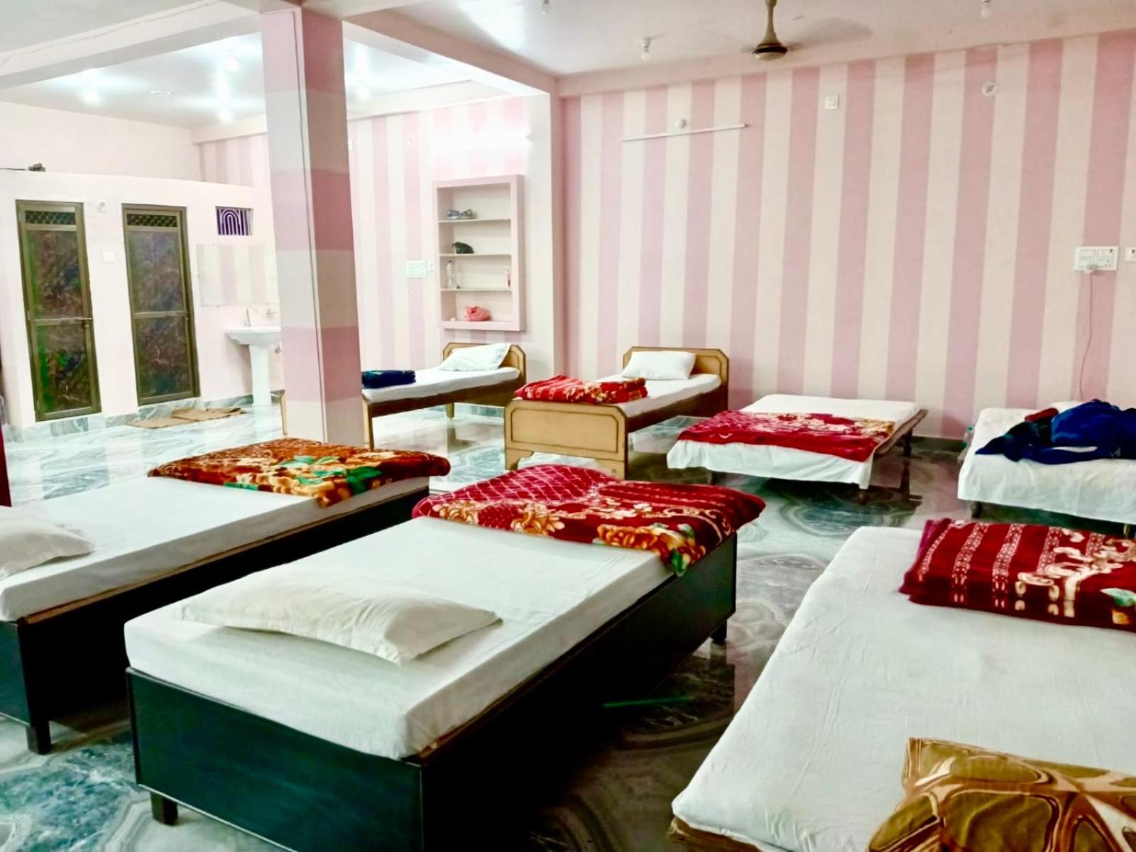 10-Bed Mixed Dormitory Room photo 1