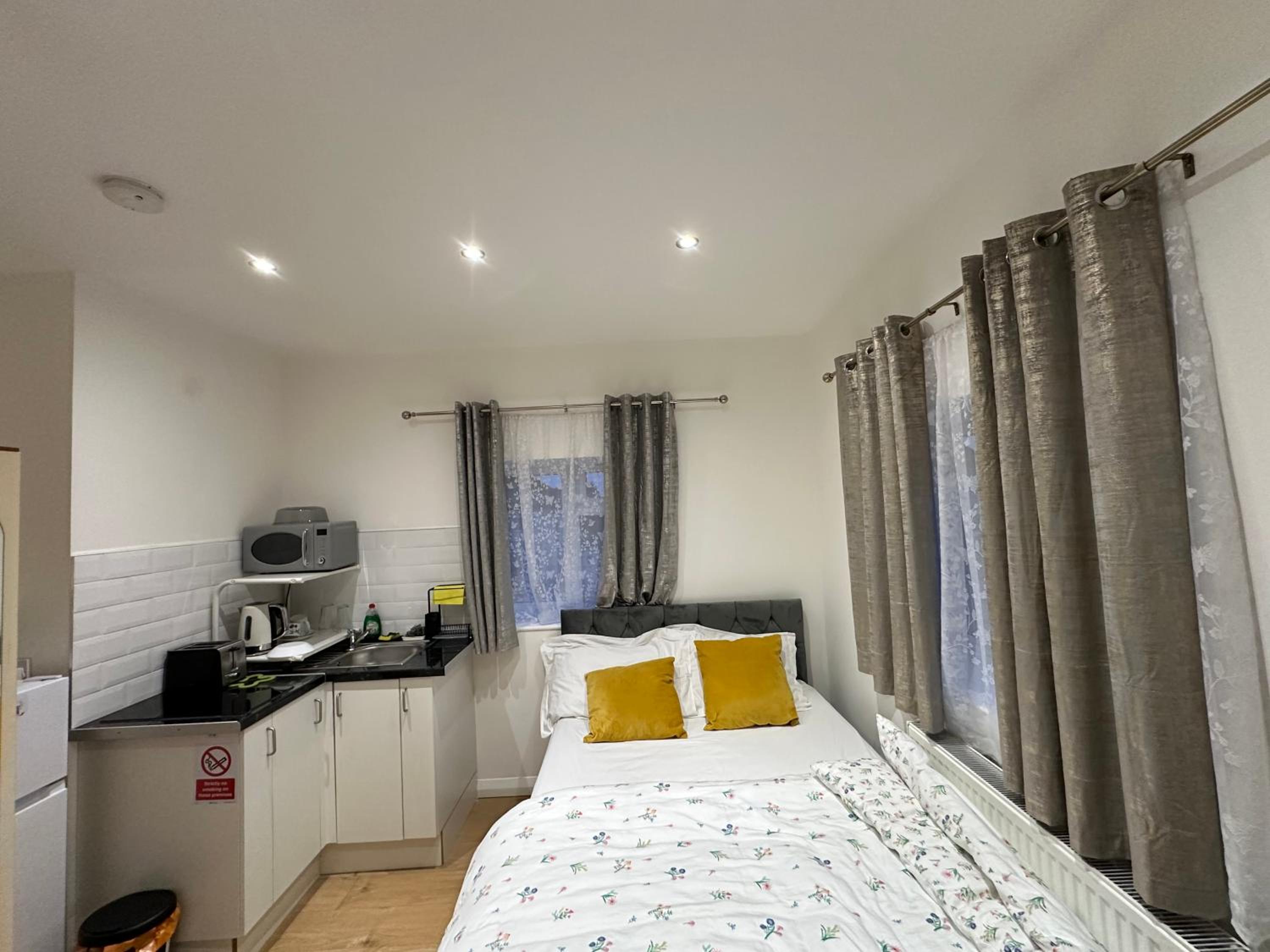 One-Bedroom Apartment photo 2