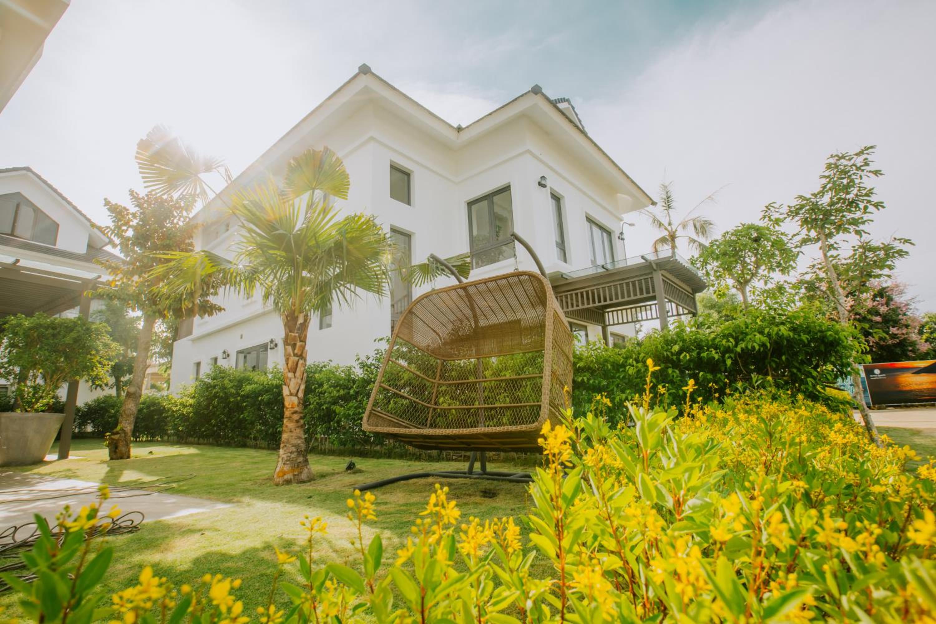 Four-Bedroom Villa with Garden View thumbnail 6