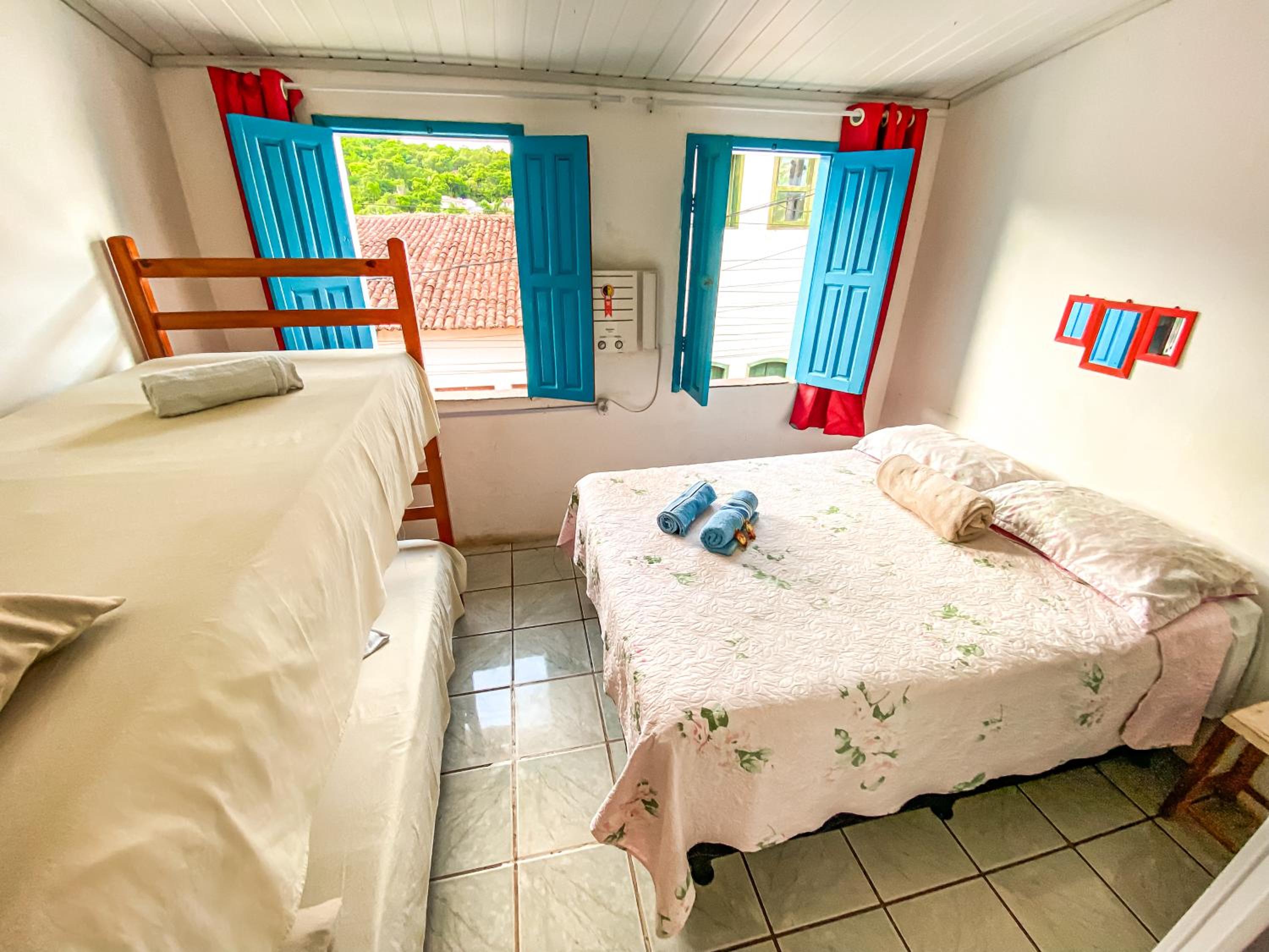 Quadruple Room with Private Bathroom photo 1