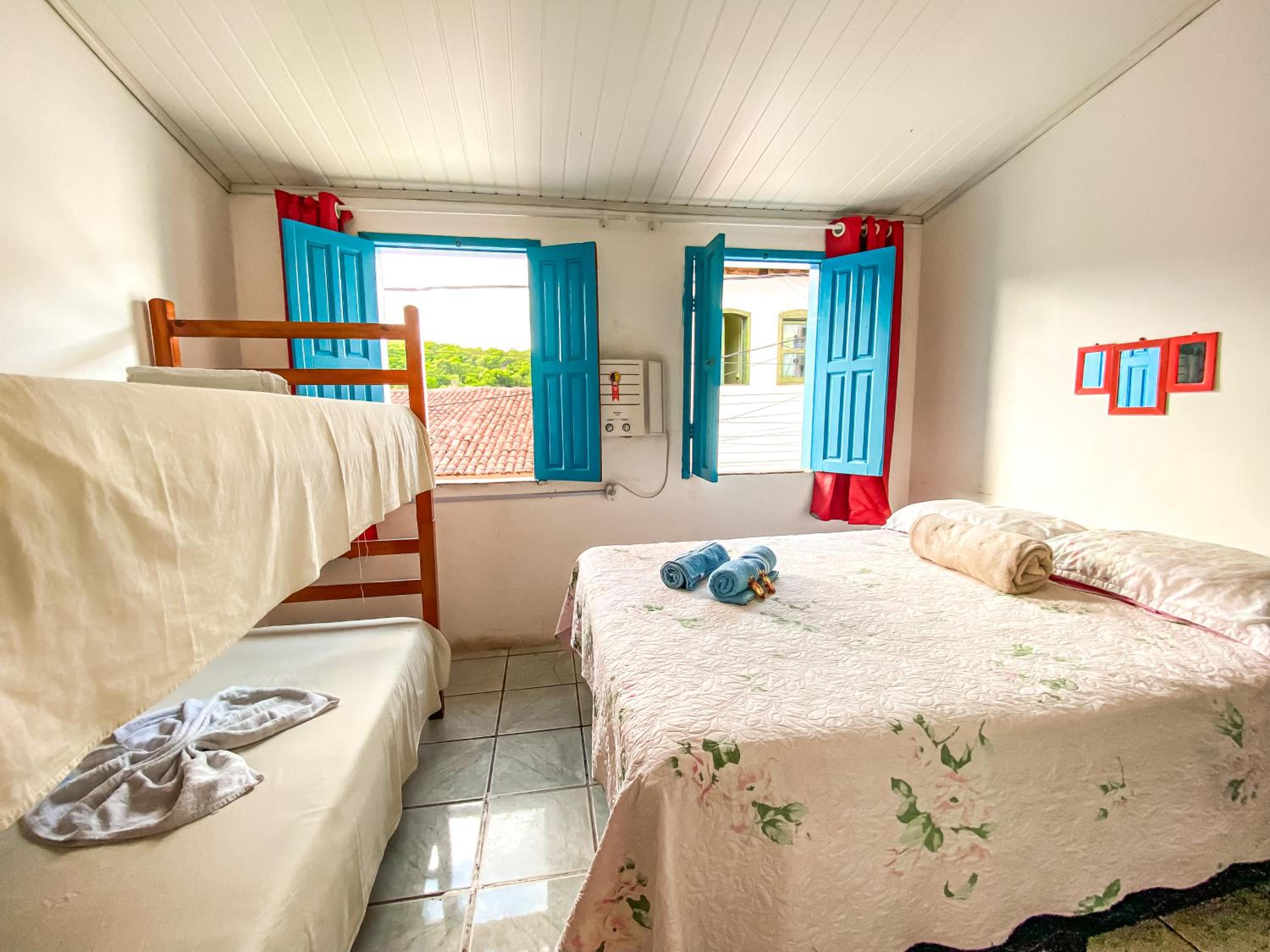 Quadruple Room with Private Bathroom photo 2