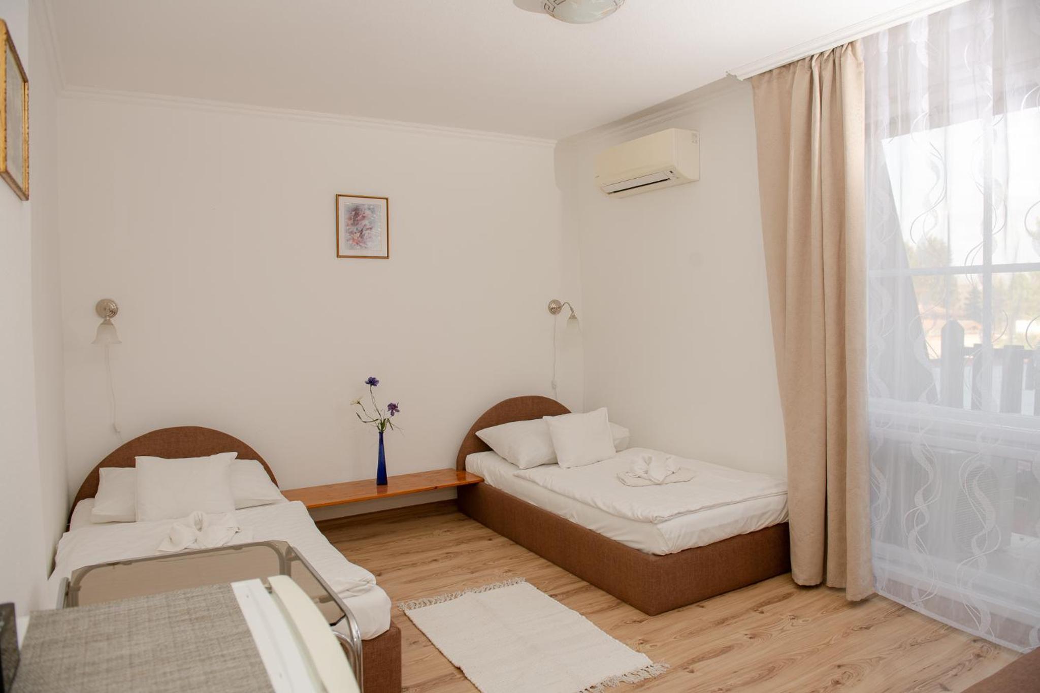 Twin Room with Pool View photo 1