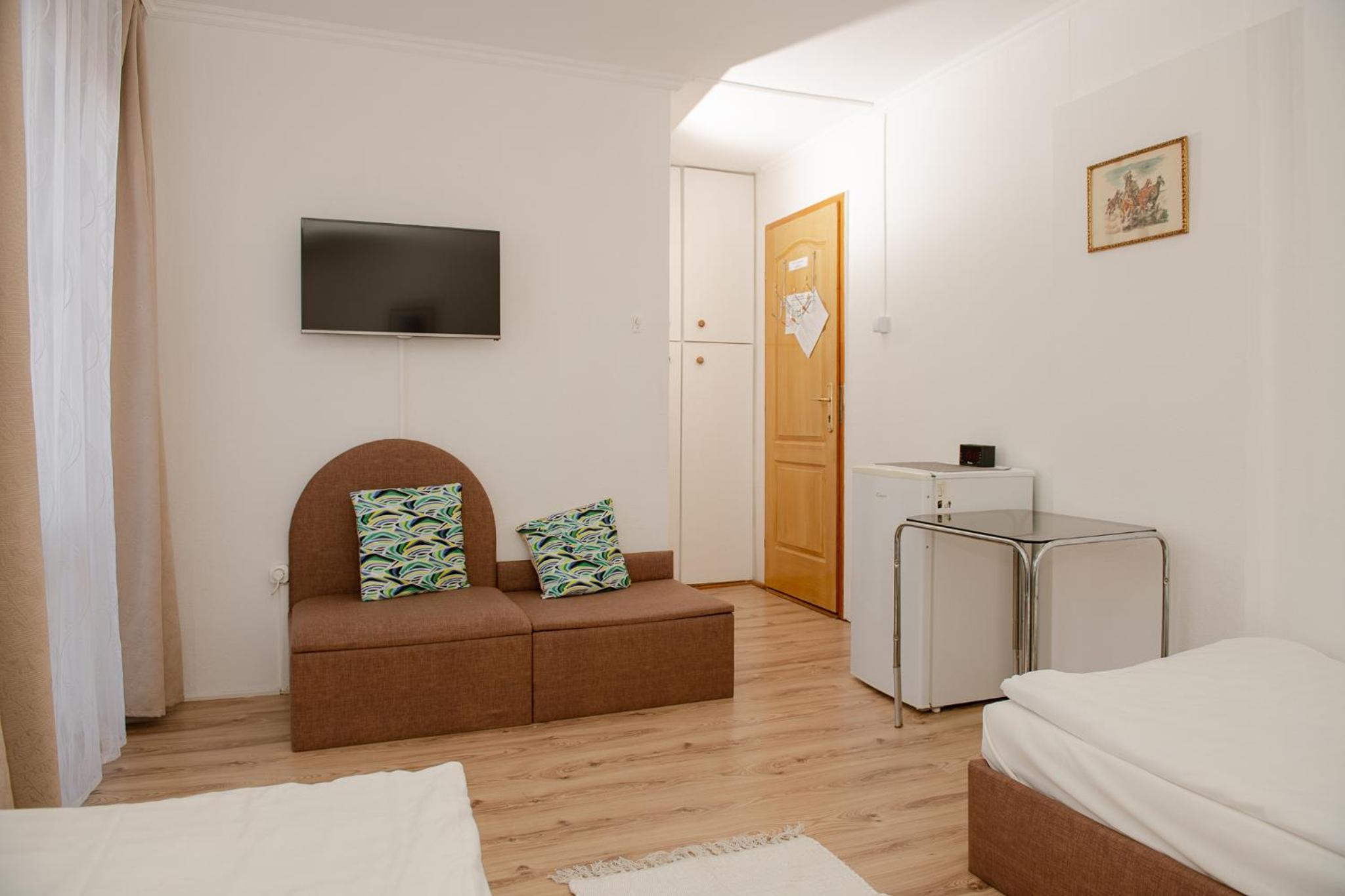 Twin Room with Pool View photo 2