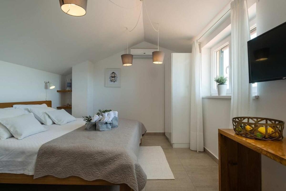 Villa photo 1