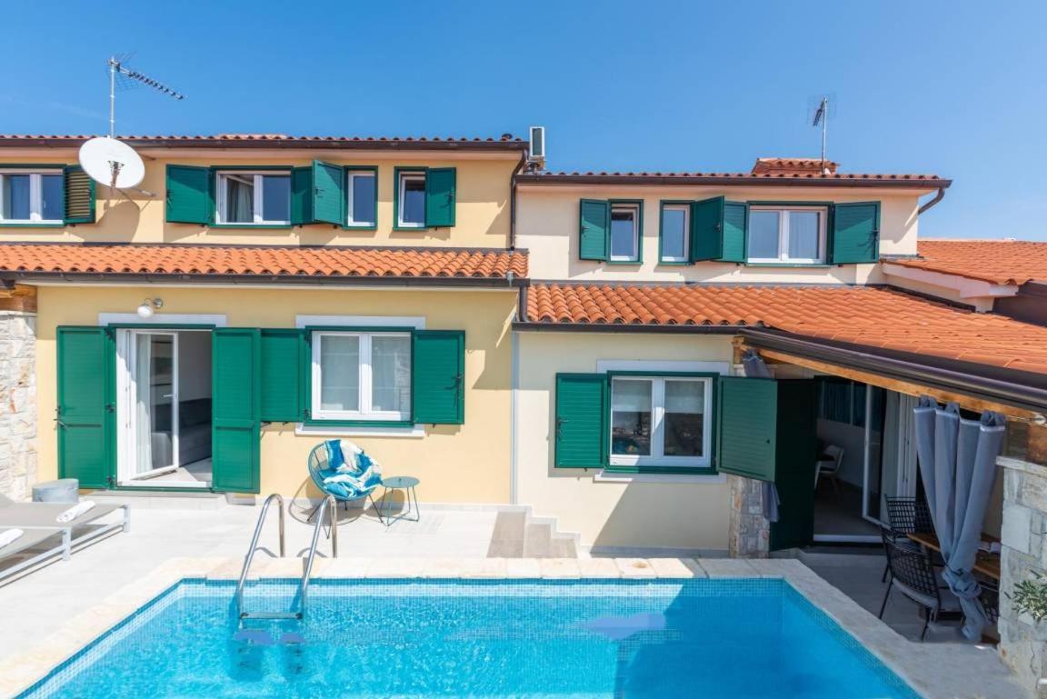 Villa photo 3