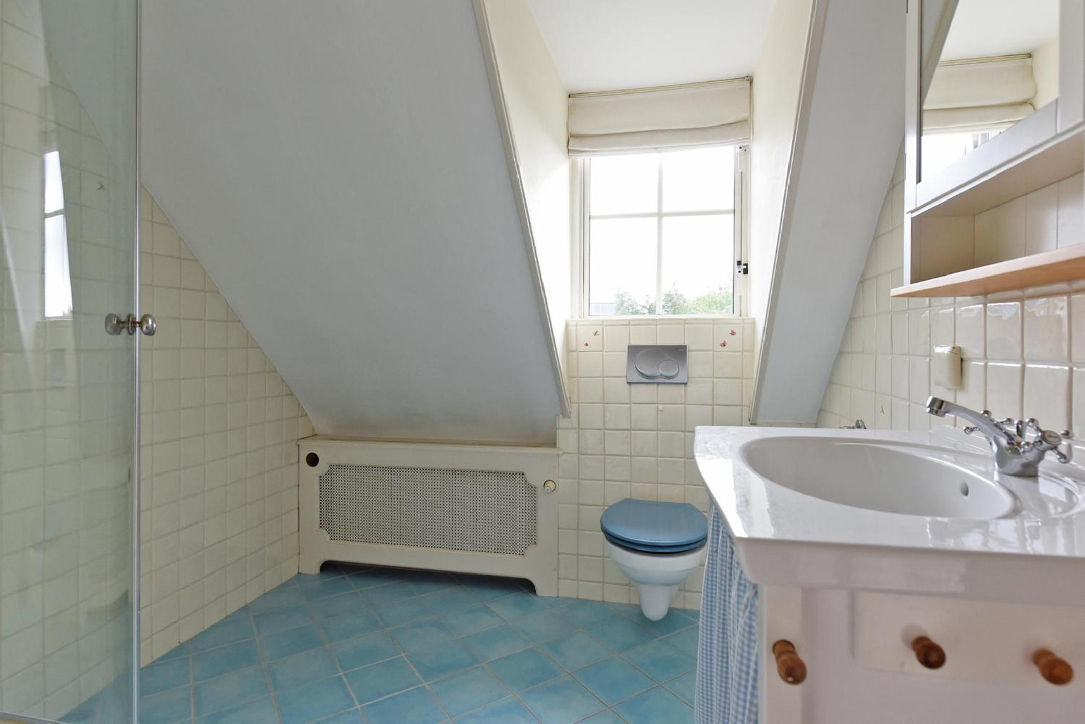 King Room with garden view and shared bathroom photo 2