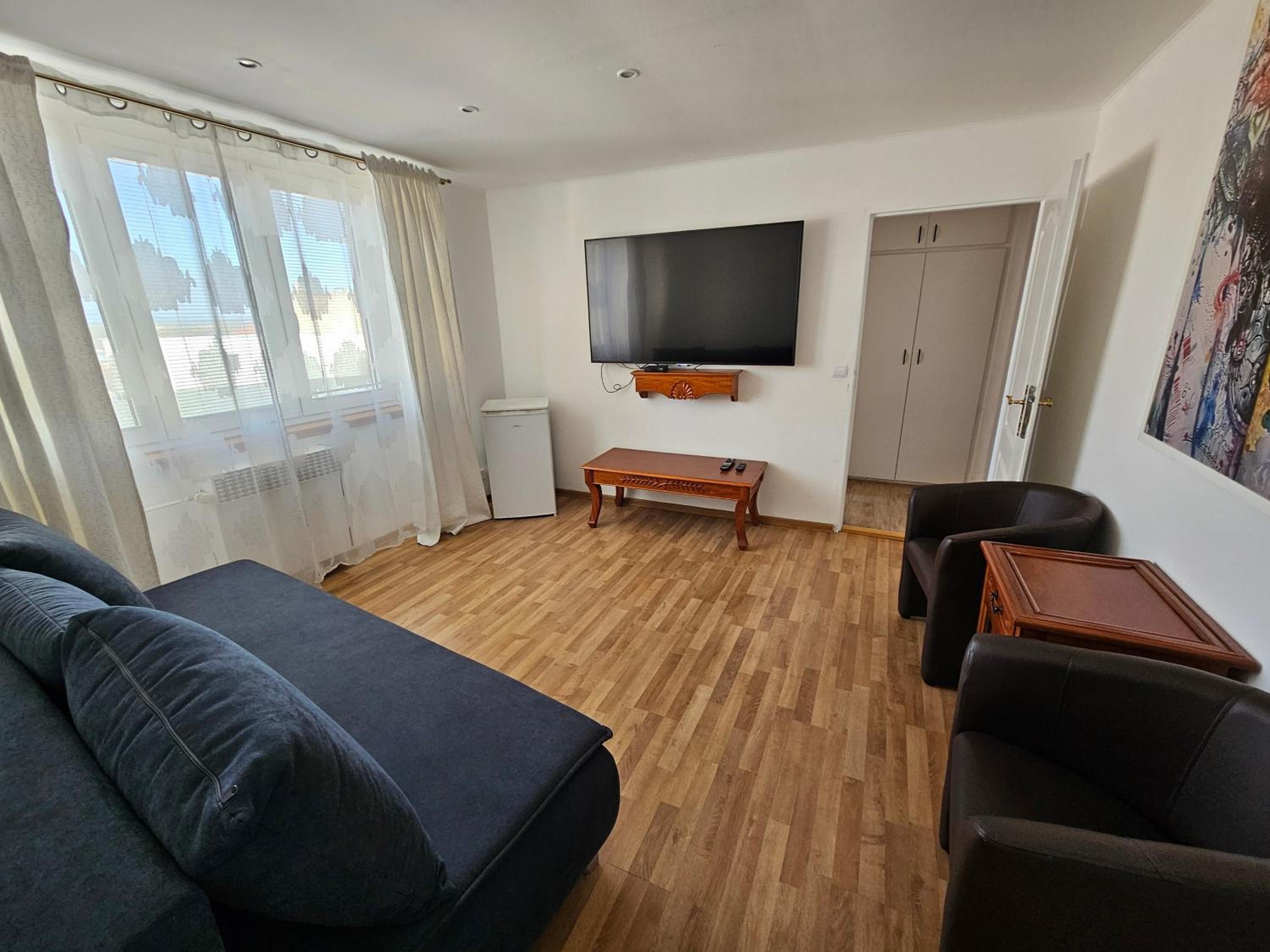 Deluxe Triple Room with Sofa - Photo 3