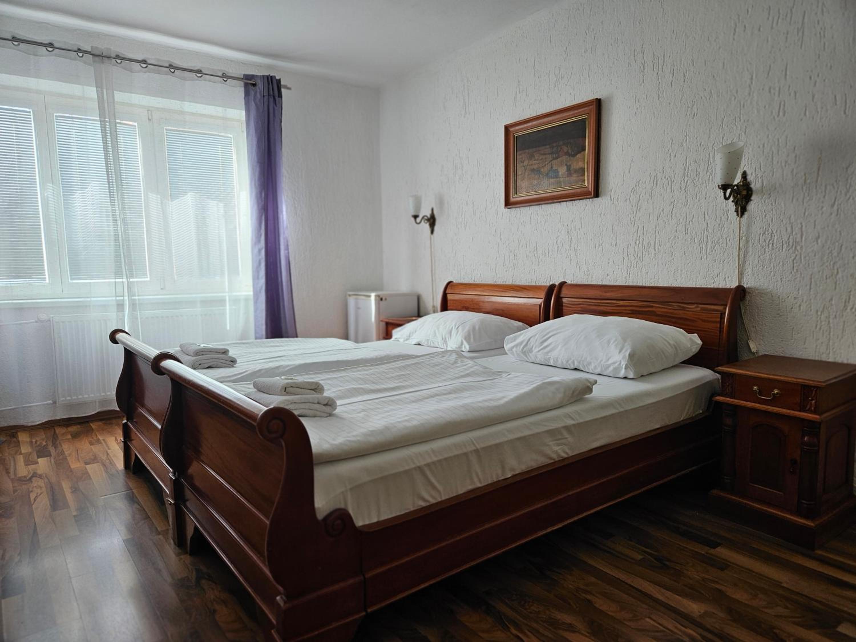 Deluxe Double or Twin Room - Photo 3