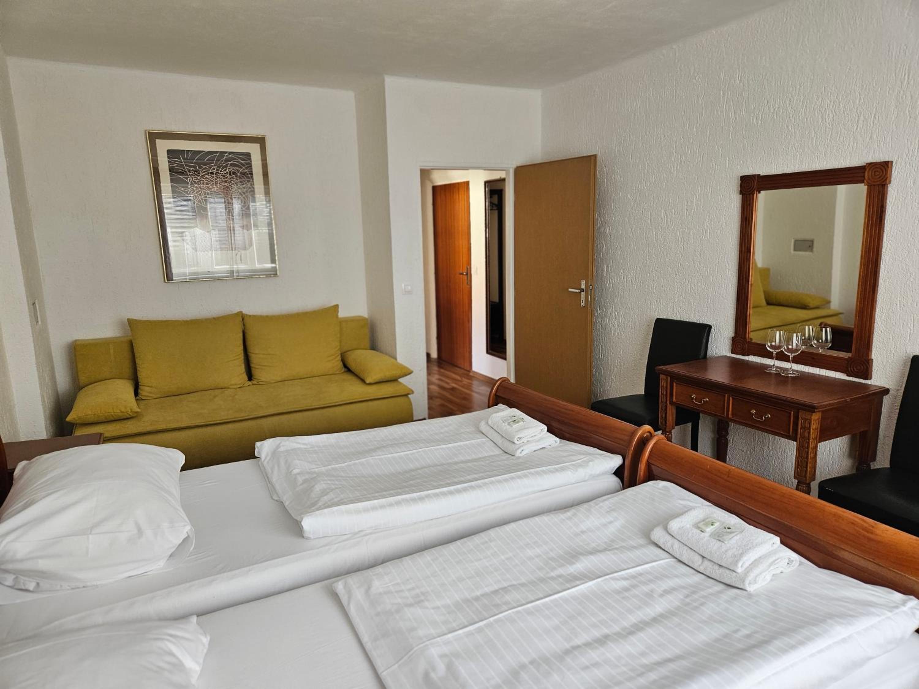Deluxe Double or Twin Room - Photo 4