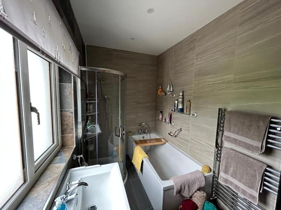 Three-Bedroom House photo 2