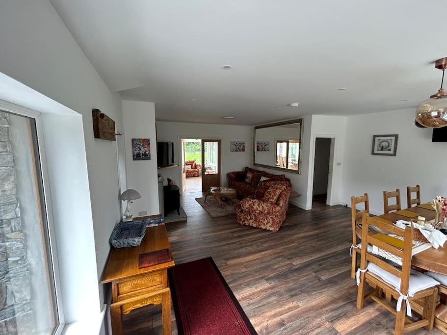 Three-Bedroom House photo 3