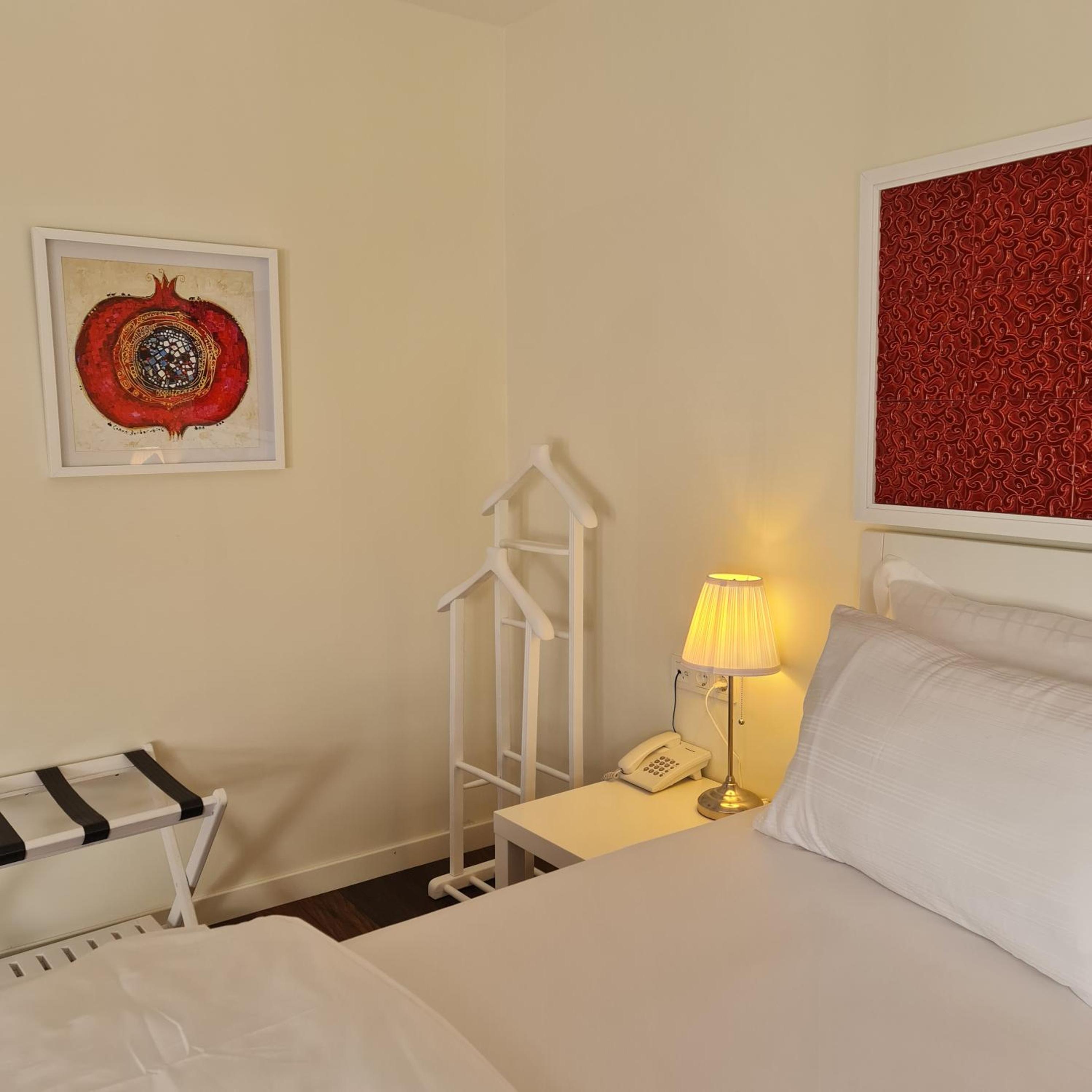 Deluxe Room - Photo 23