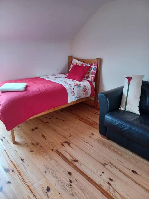 Three-Bedroom House photo 3