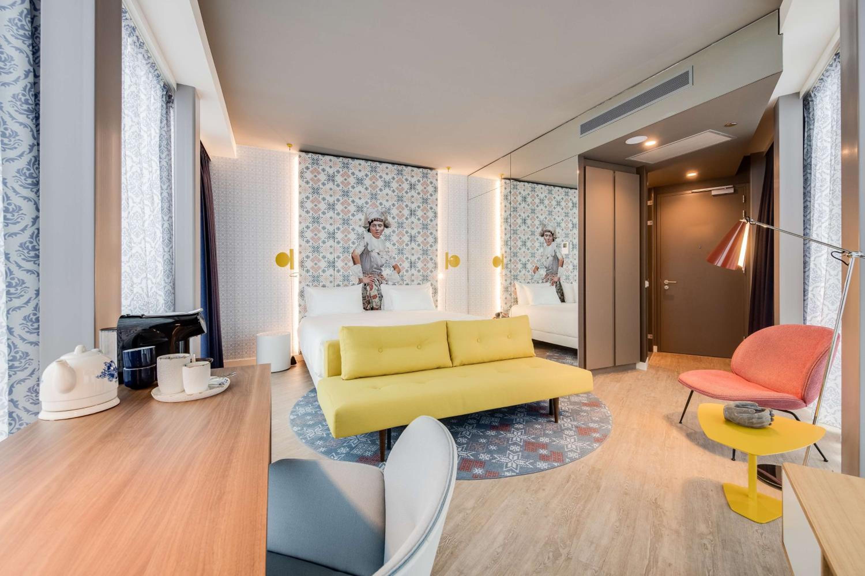 nhow Premium Double Room with View - Photo 9