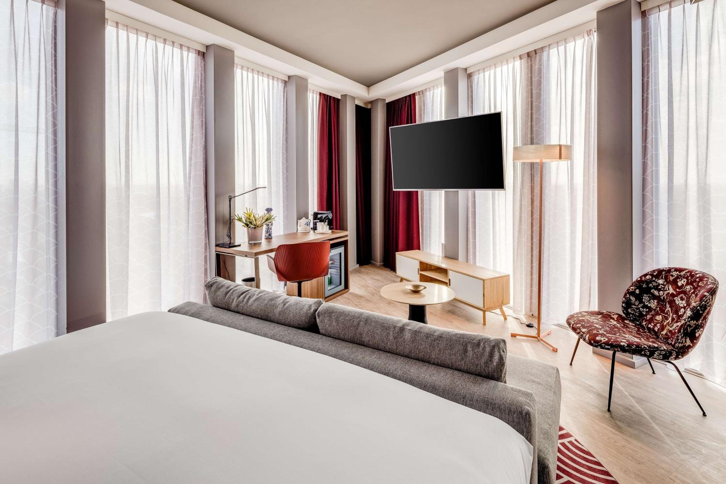 nhow Premium Double Room with View - Photo 18