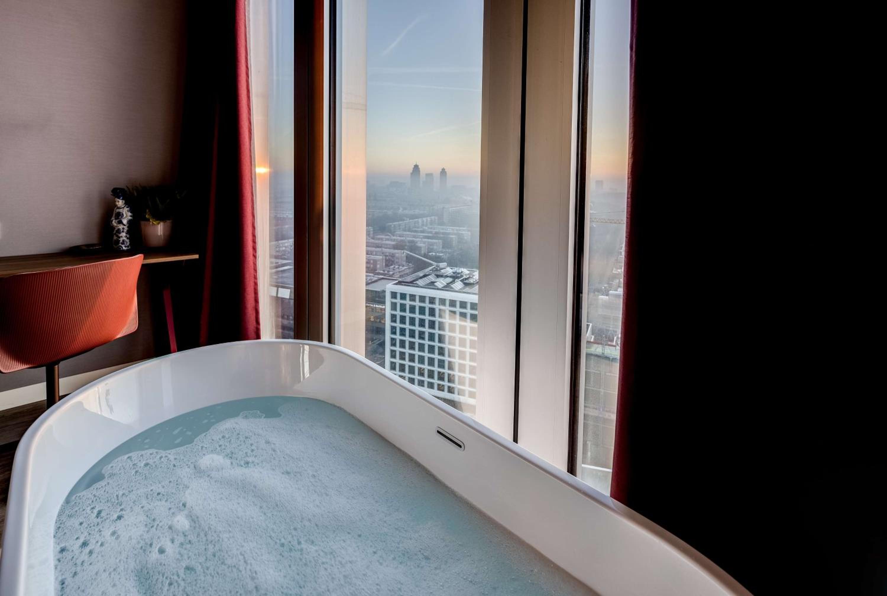 nhow Premium Room with View and Bath - Photo 9