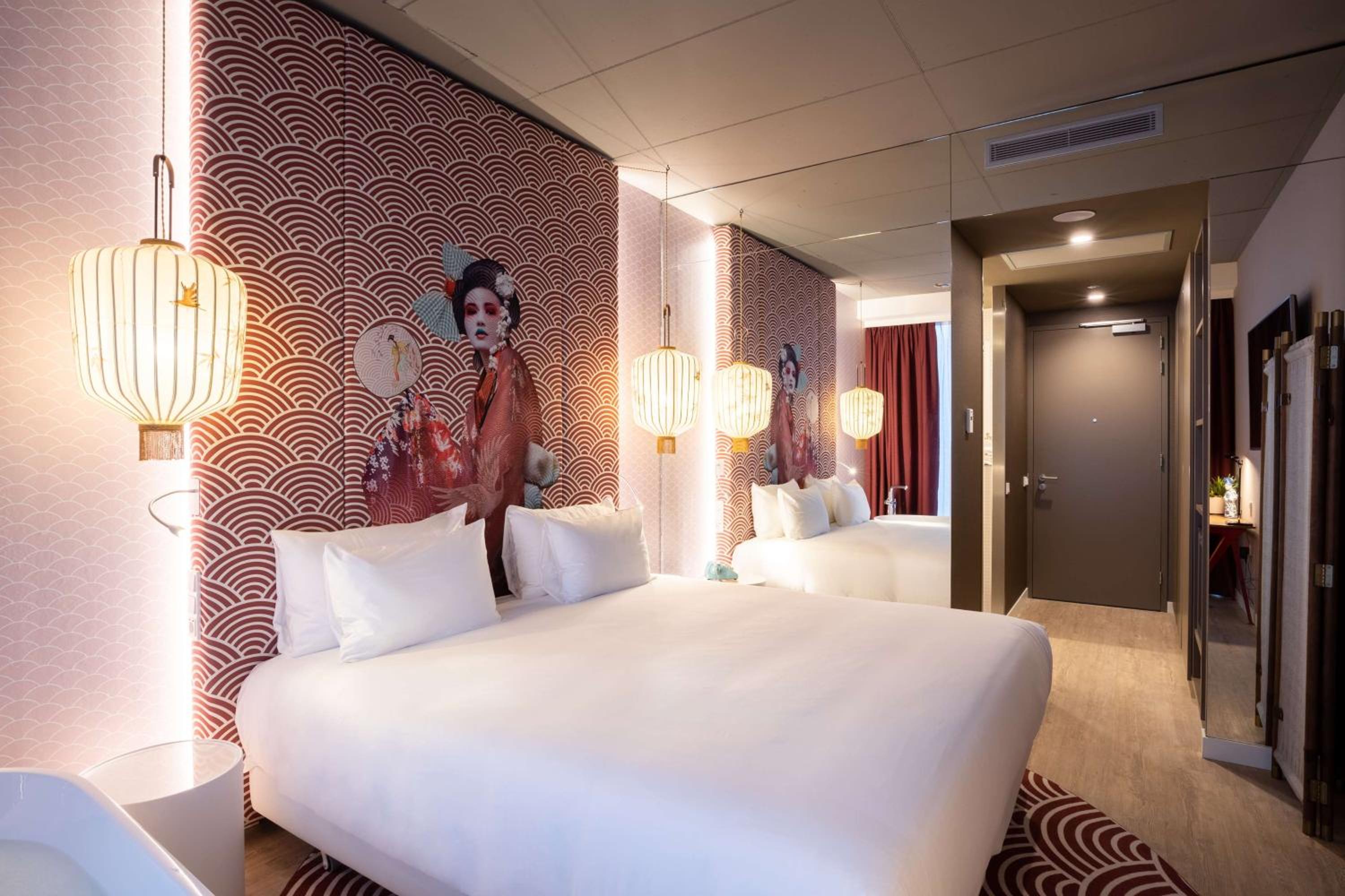 nhow Premium Room with View and Bath - Photo 3