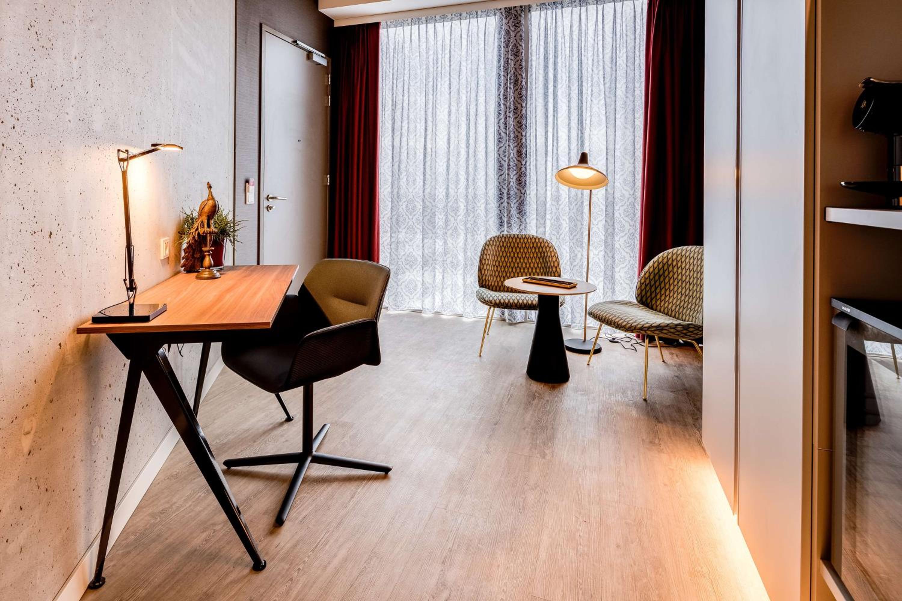 nhow Premium Double Room with View - Photo 11