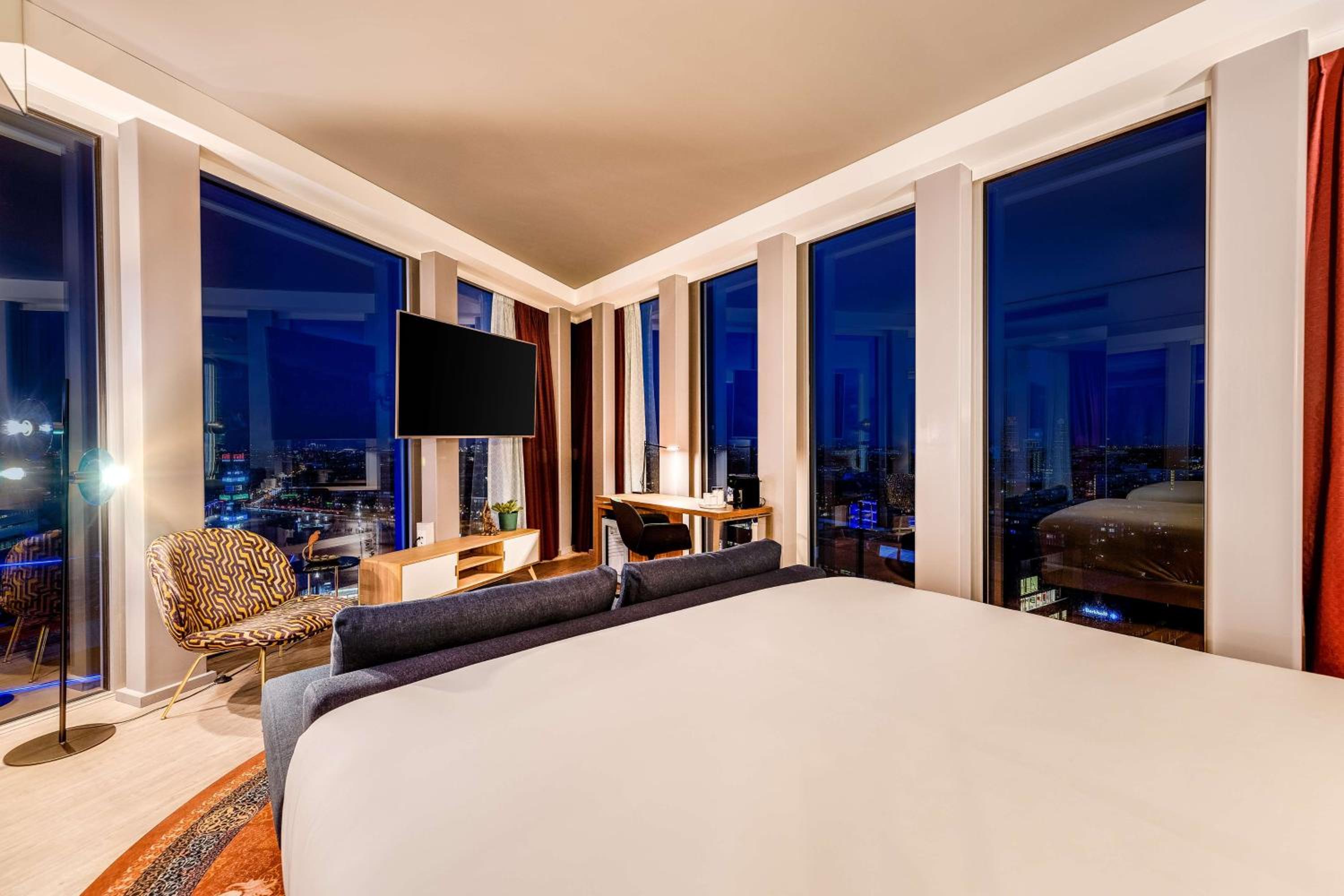 nhow Premium Double Room with View - Photo 1
