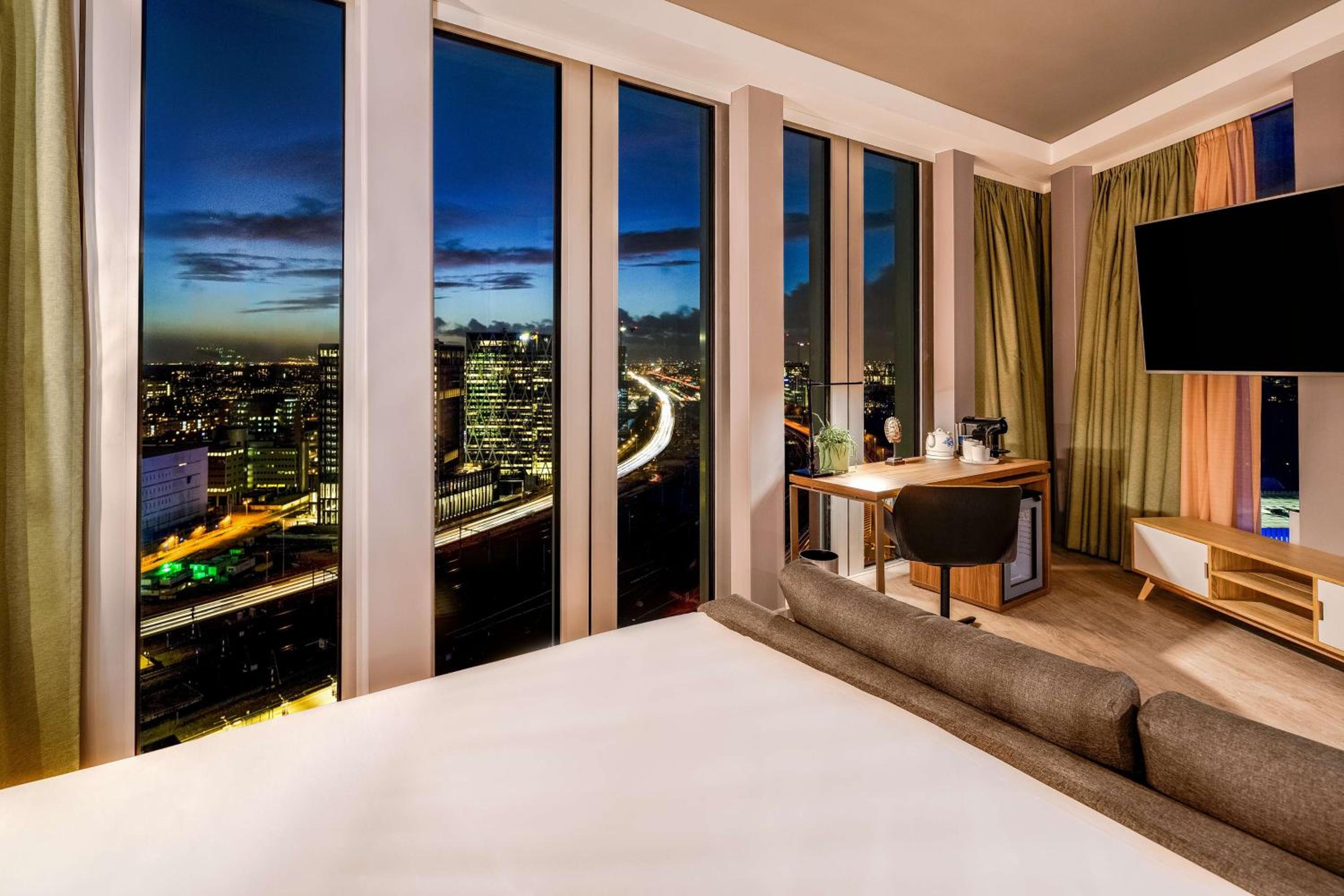 nhow Premium Double Room with View - Photo 17