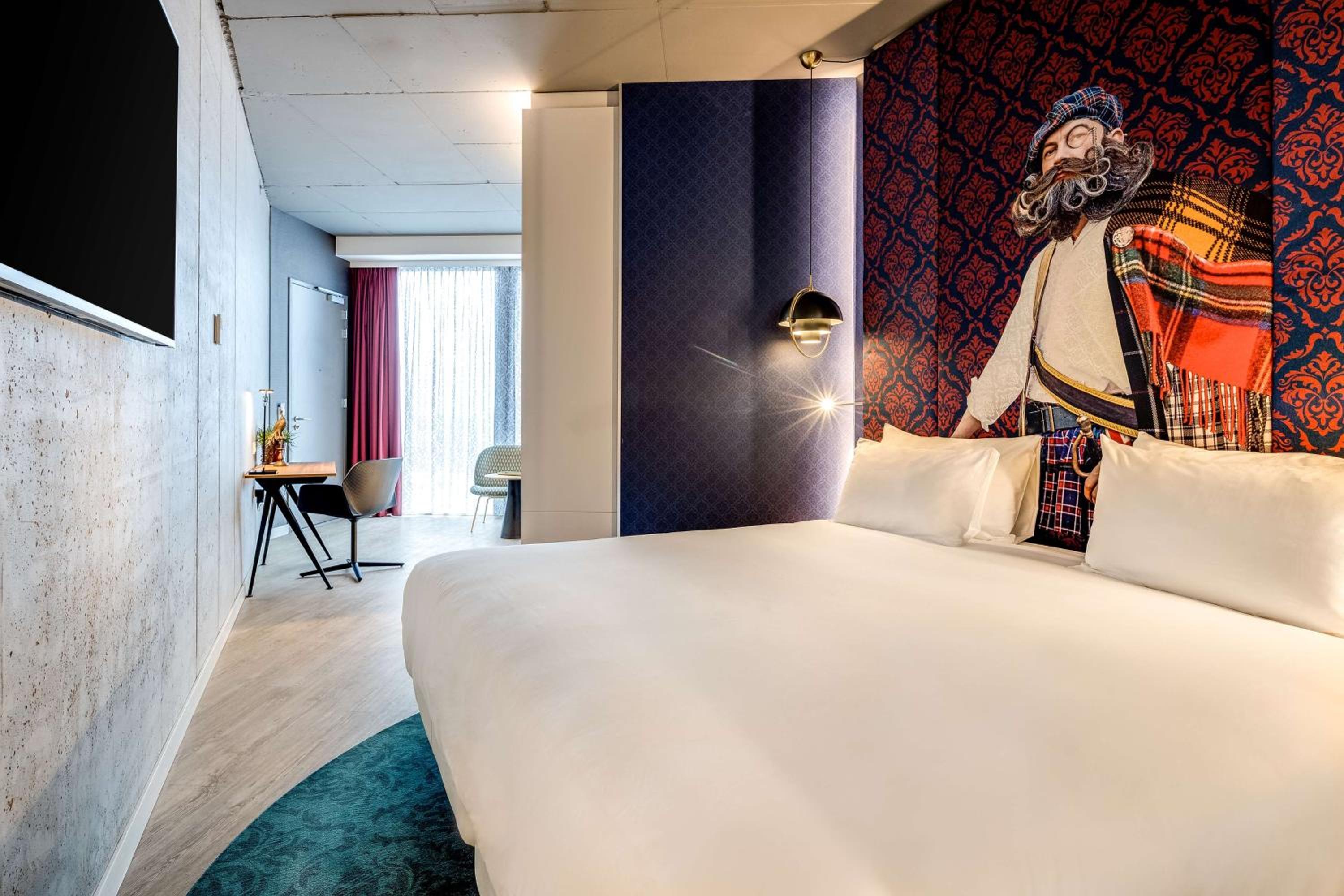 nhow Premium Double Room with View - Photo 12