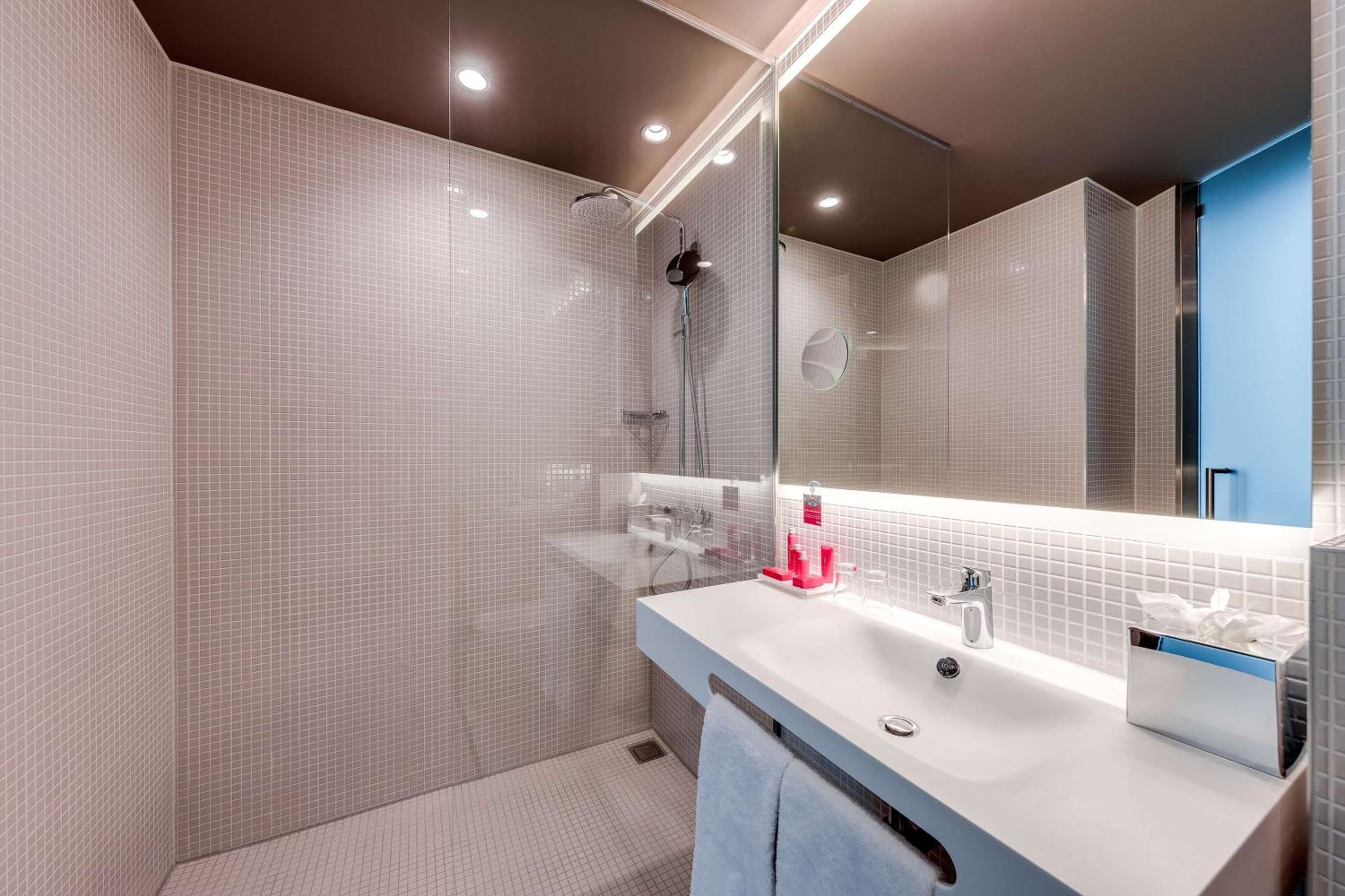 nhow Premium Double Room with View - Photo 25