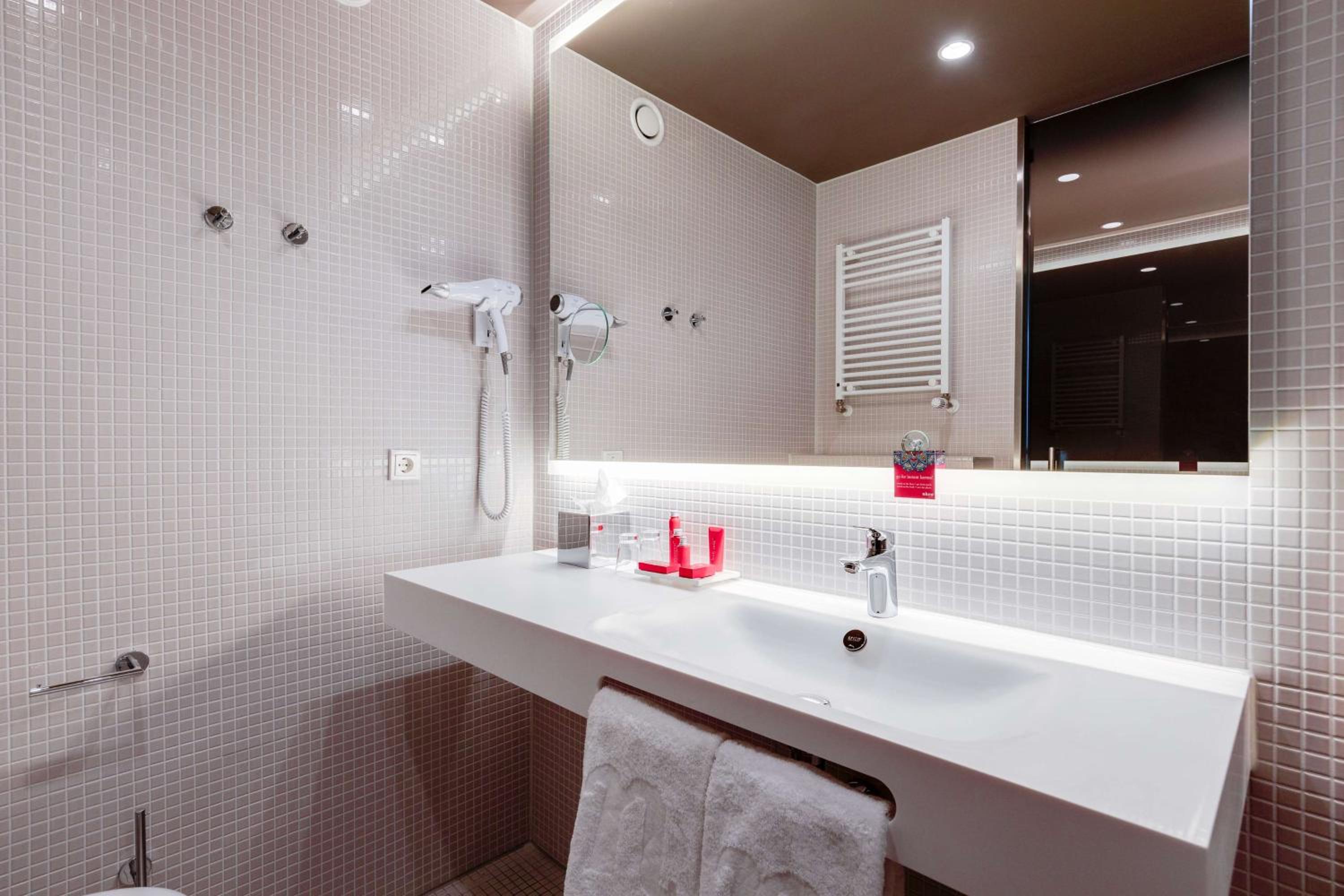 nhow Double or Twin Room - Photo 8