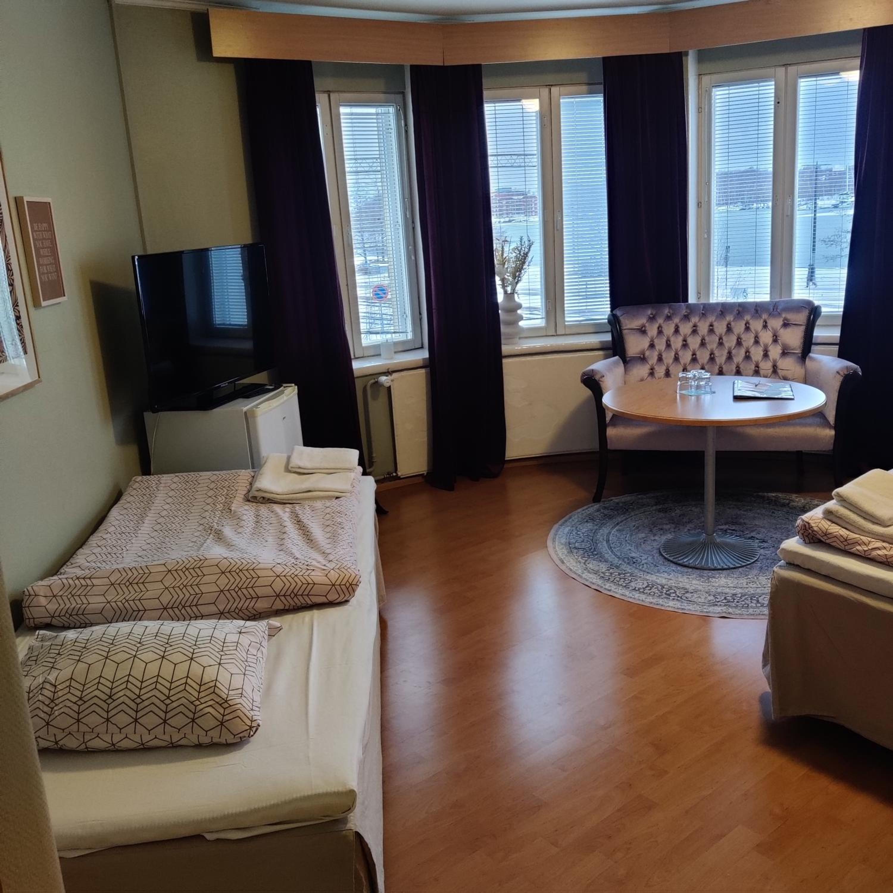 Standard Triple Room with Sea View - Photo 5