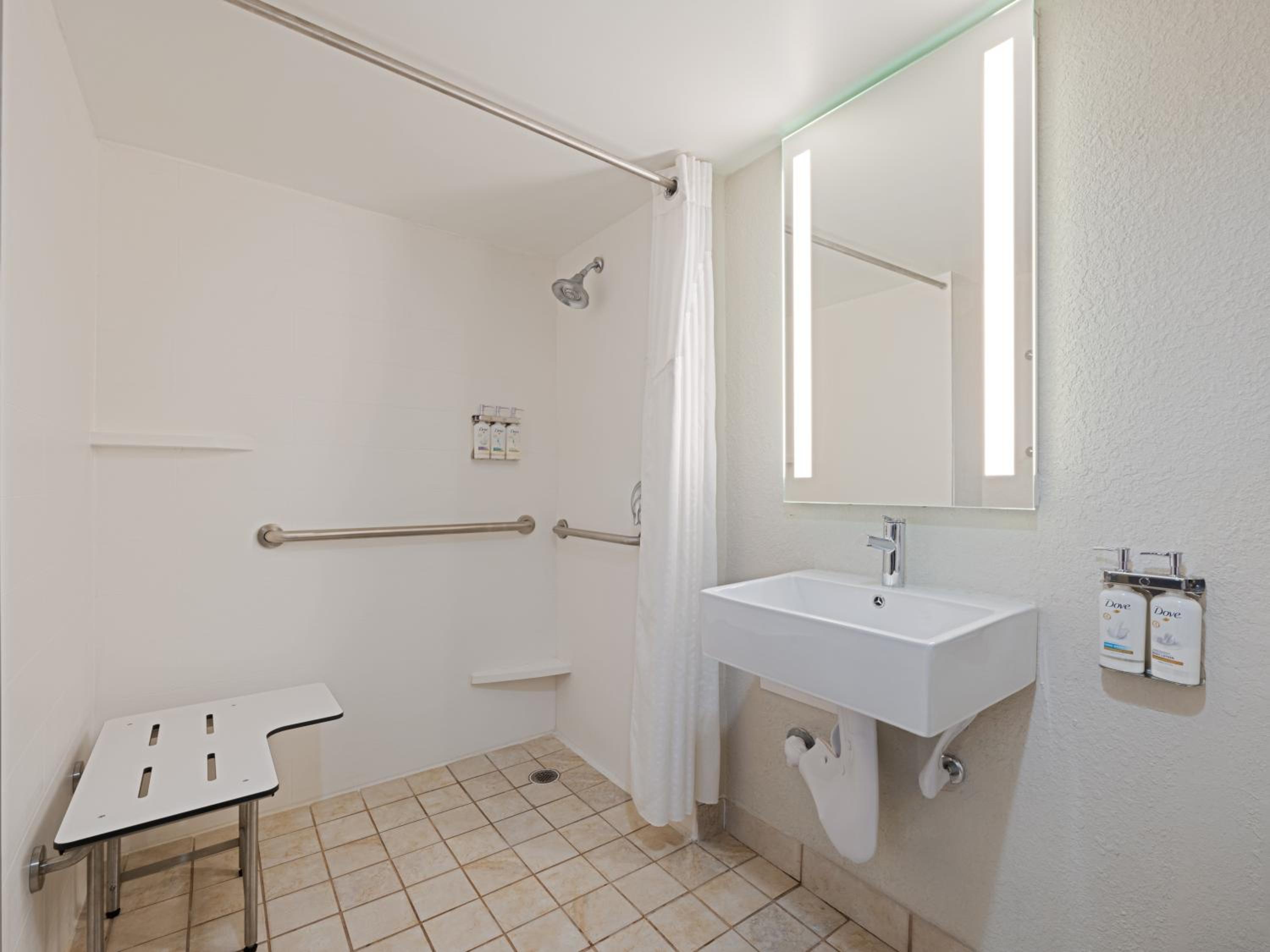 Standard King Room with Roll-in Shower - Mobility Accessible - Photo 3