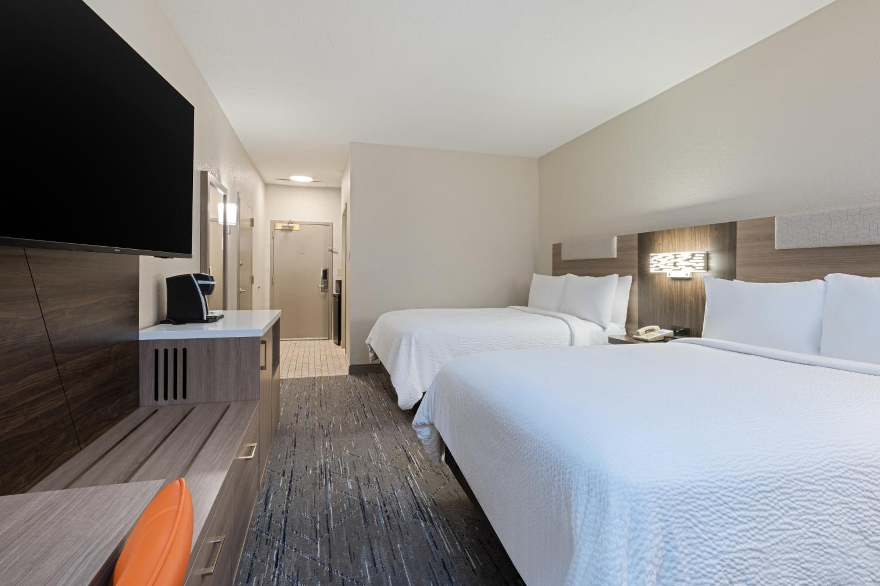 Quadruple Room - Disability Access - Photo 6