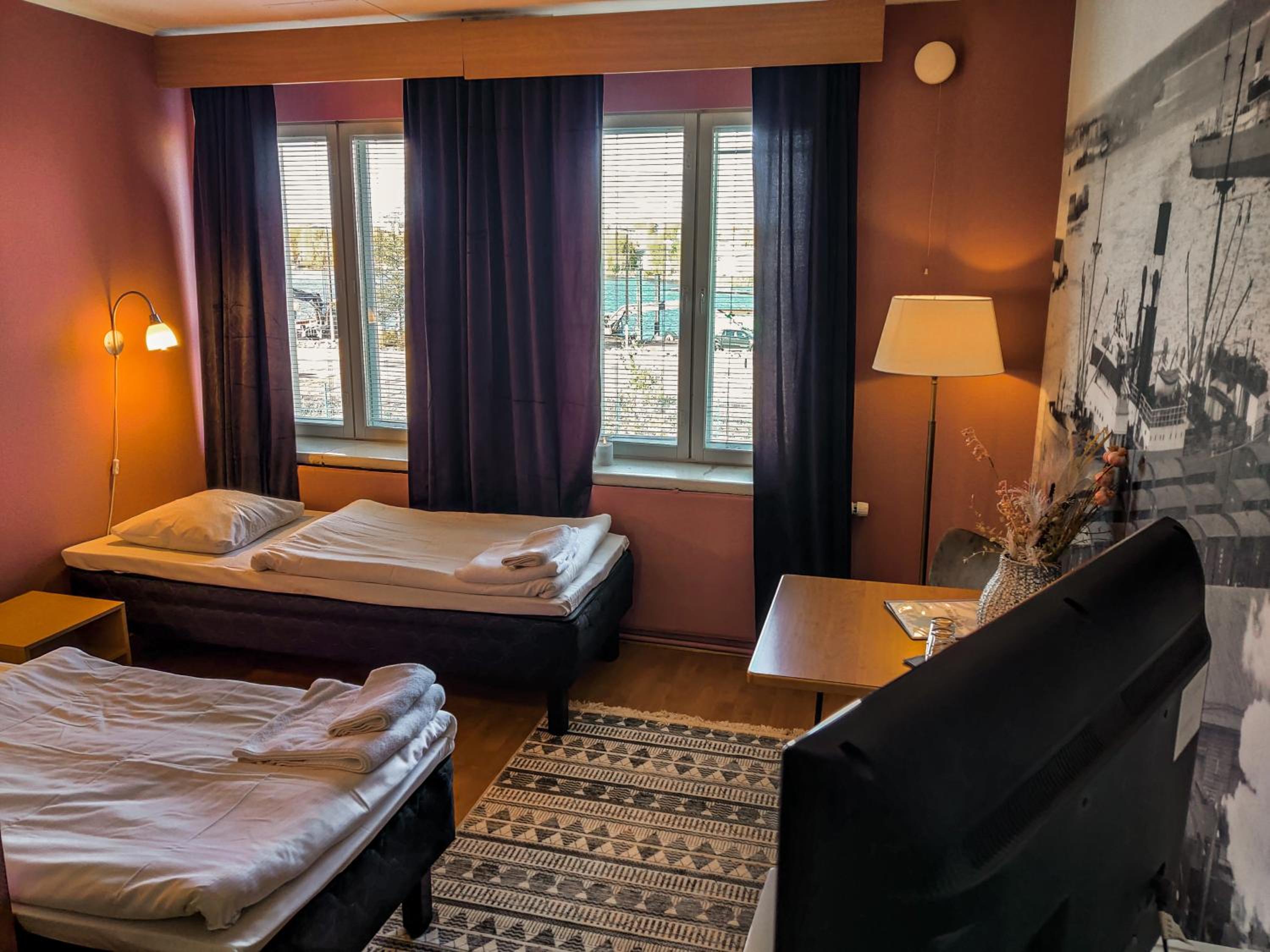 Standard Twin Room - Photo 10
