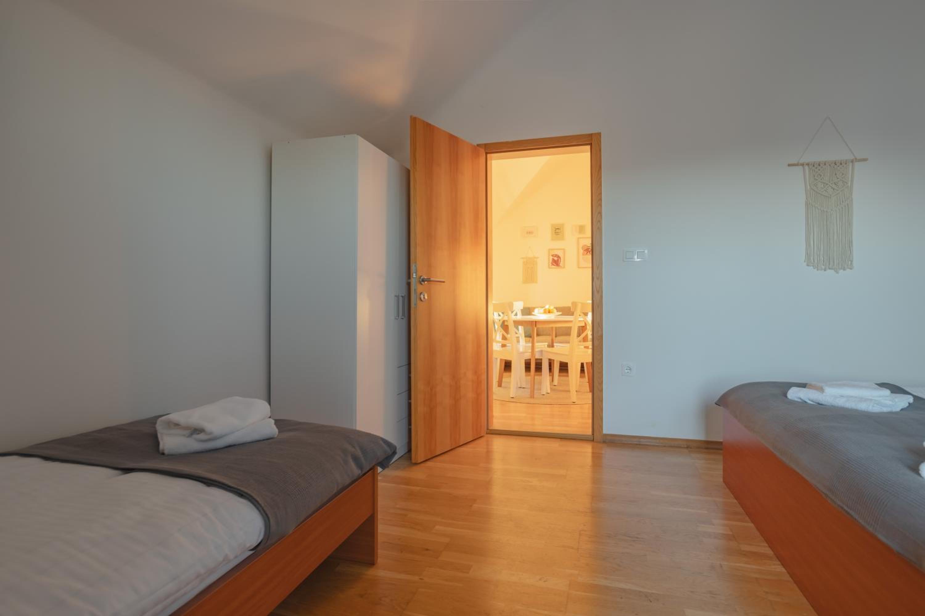 One-Bedroom Apartment photo 1