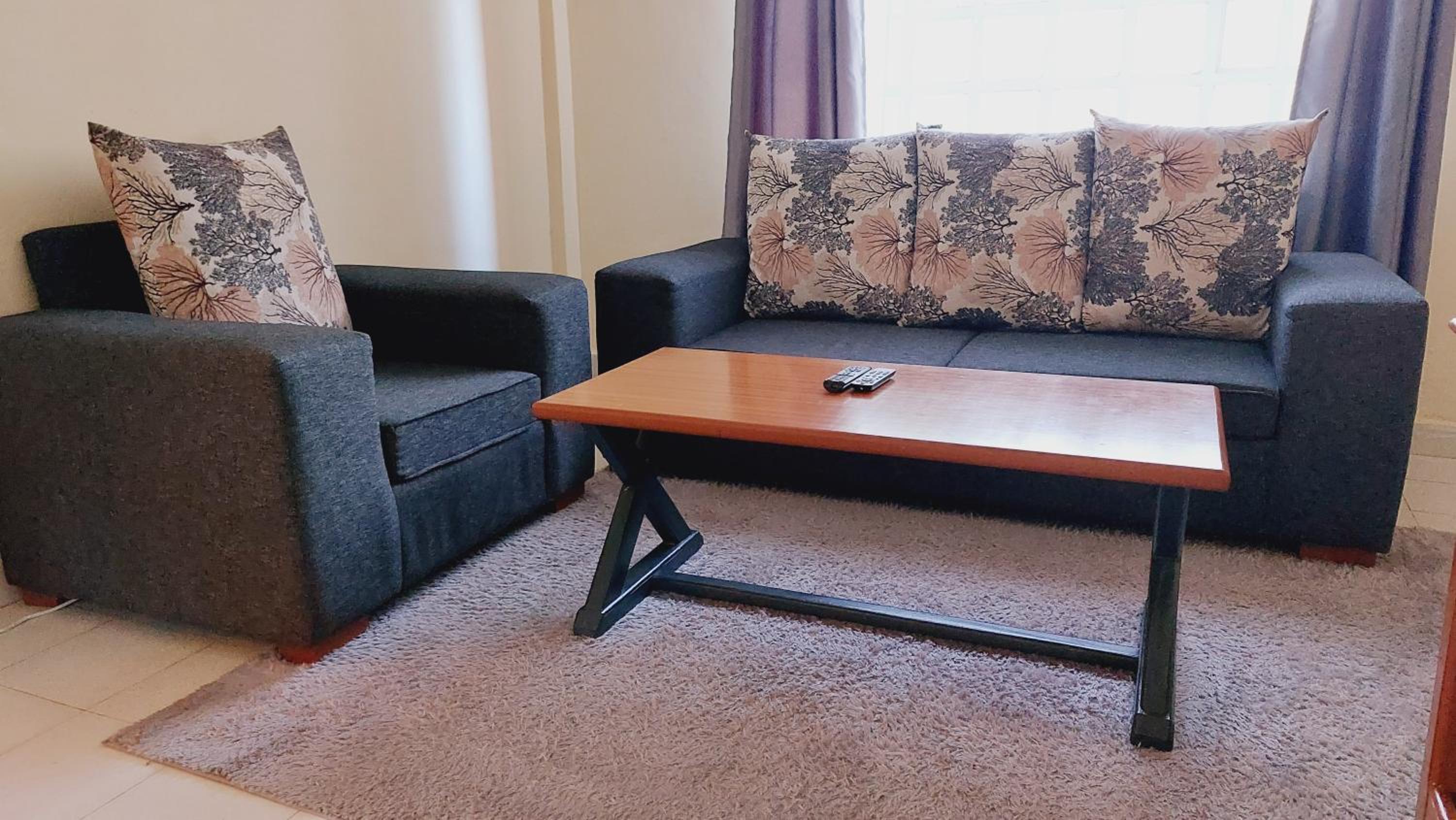 One-Bedroom Apartment photo 1