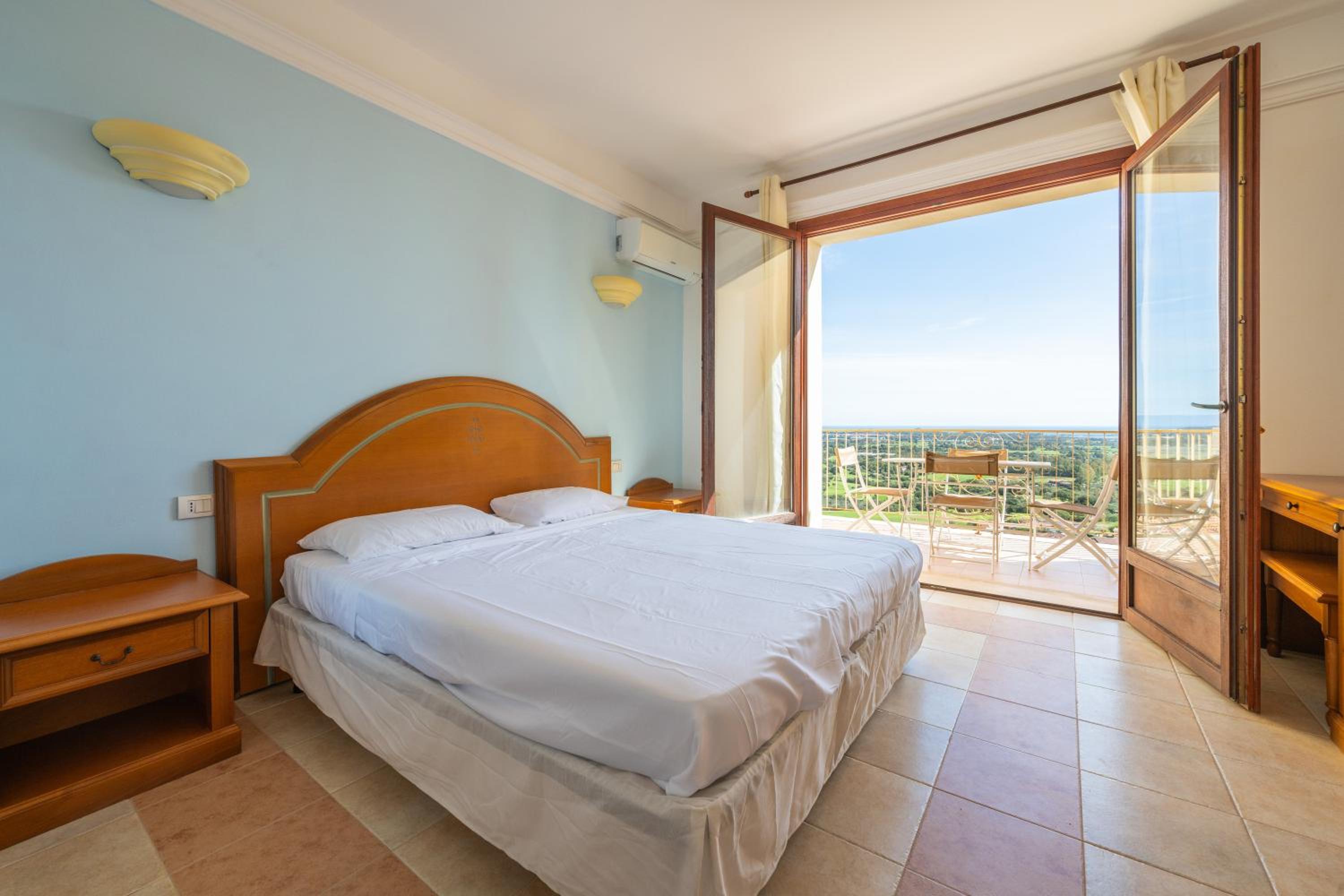 Superior One-Bedroom Apartment