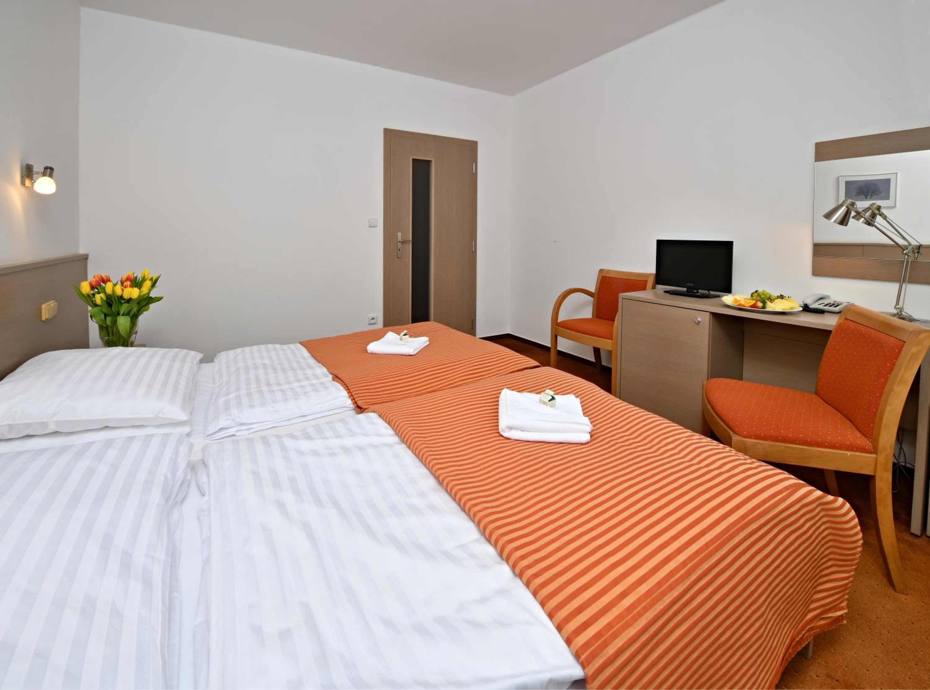 Double Room - Photo 2