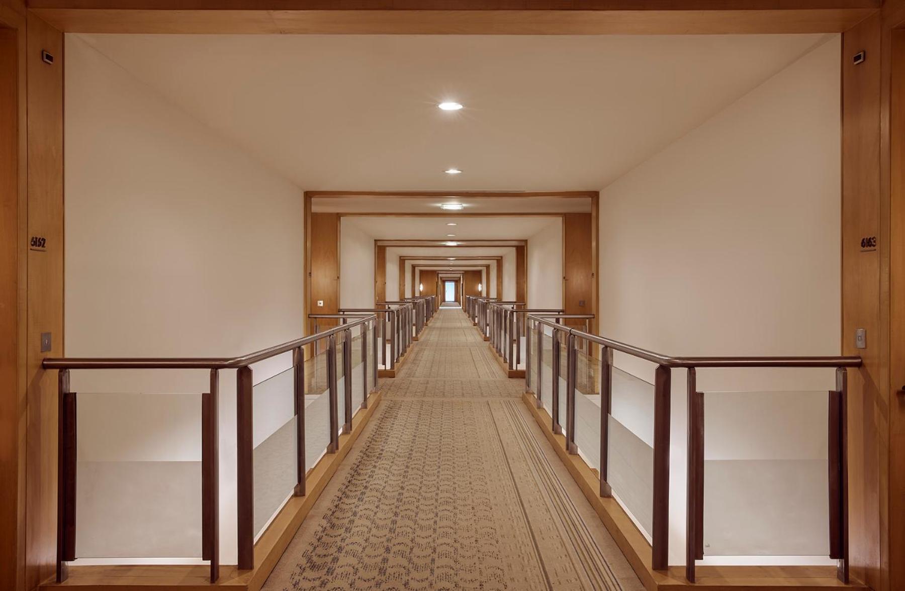 Queen Room With Patio – Club Access