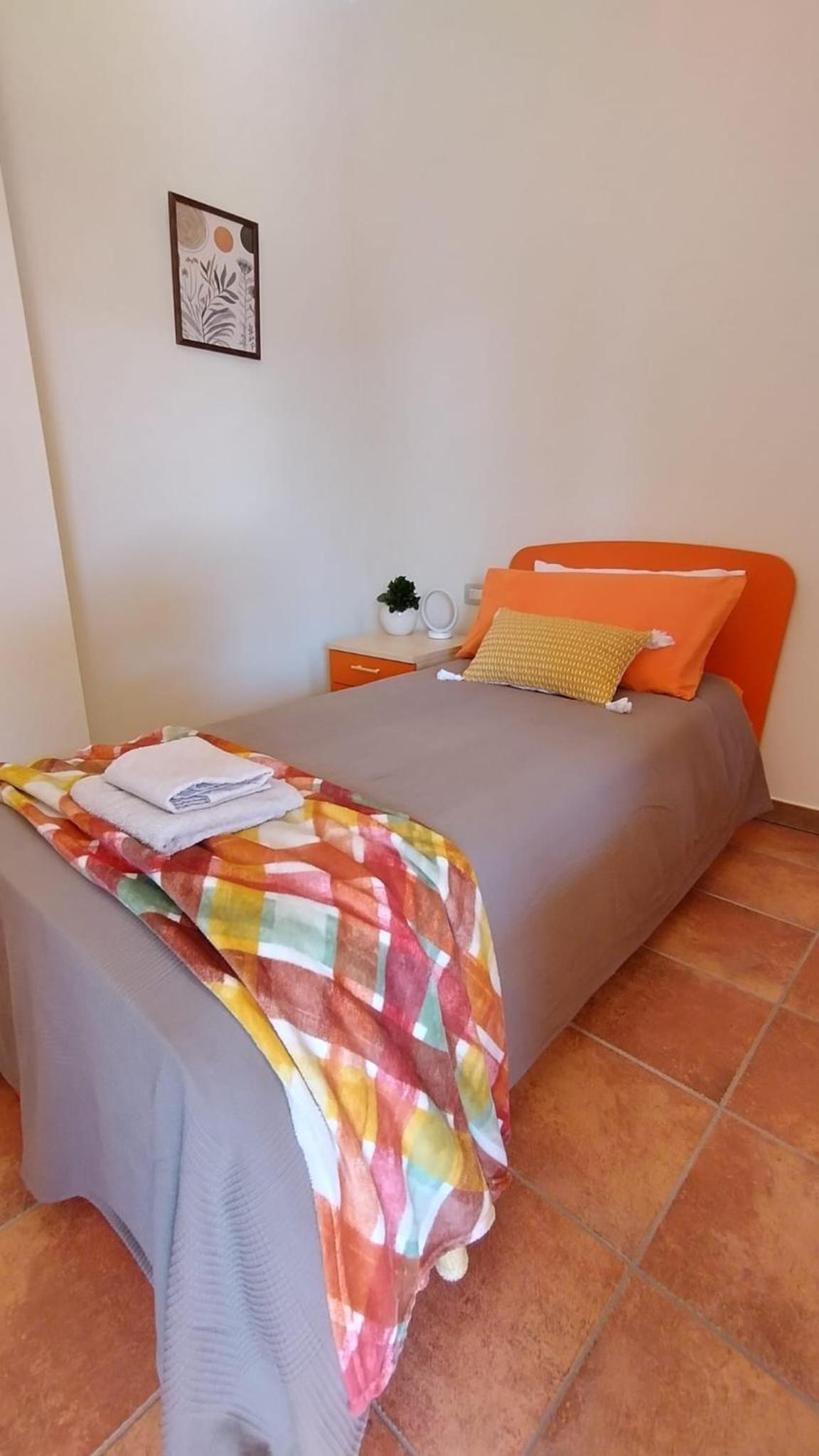 Single Room with Shared Bathroom photo 2