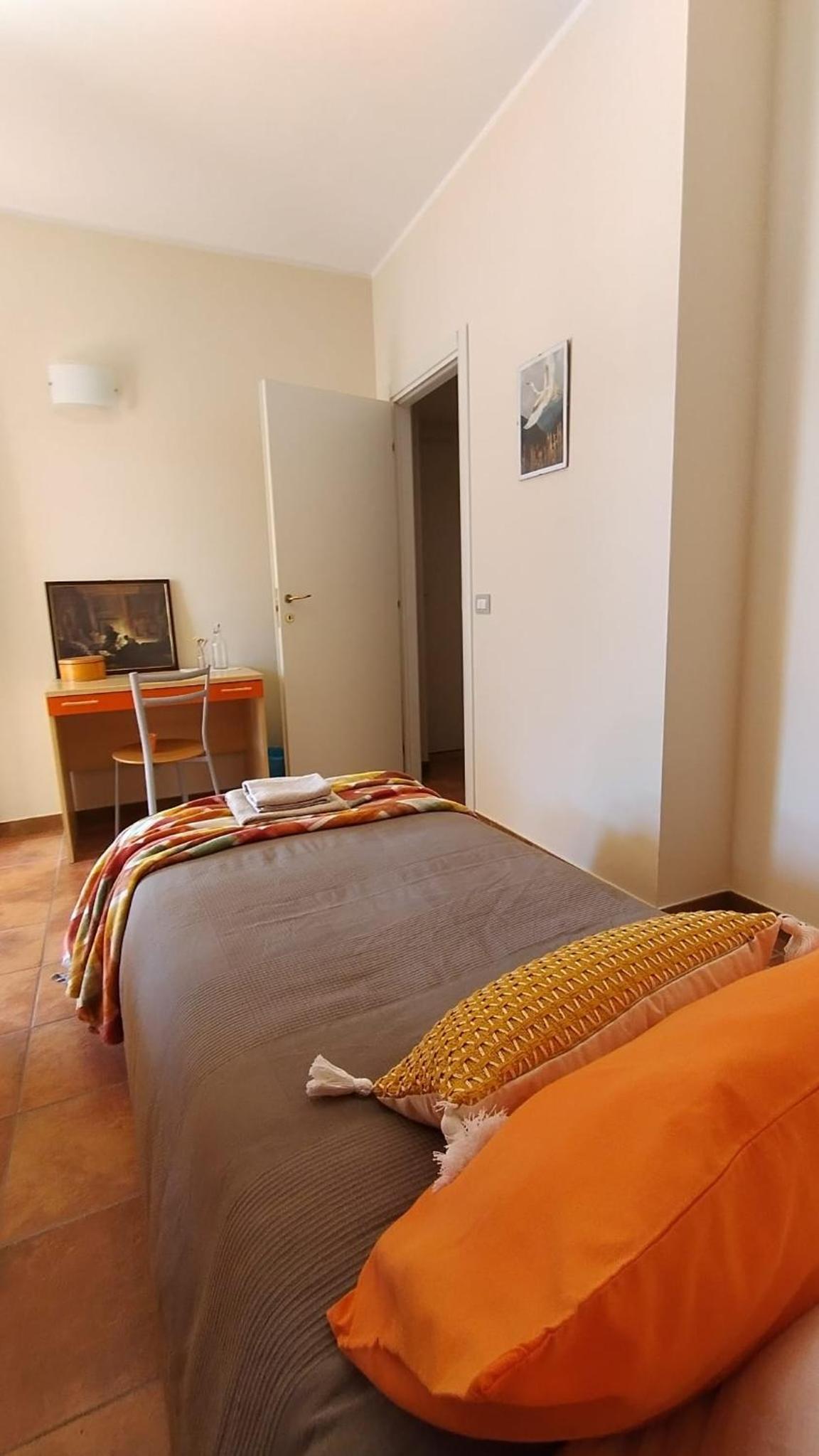 Single Room with Shared Bathroom photo 1