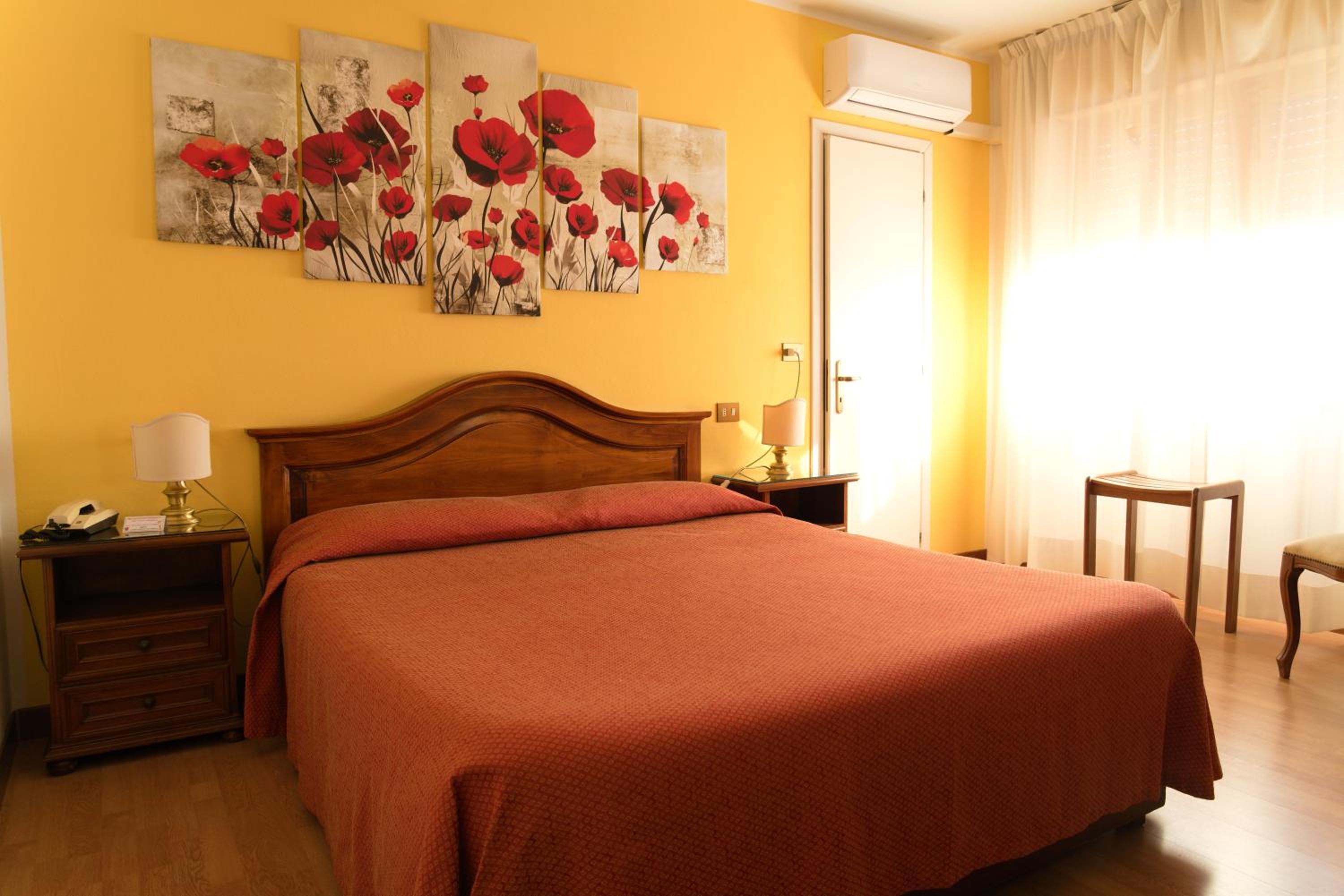 Double or Twin Room - Photo 3