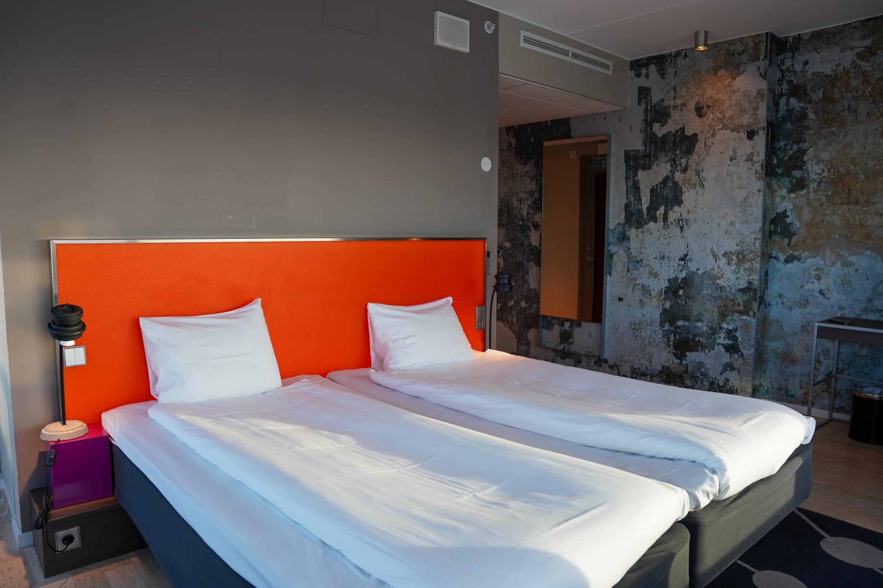 Standard Twin Room - Photo 1