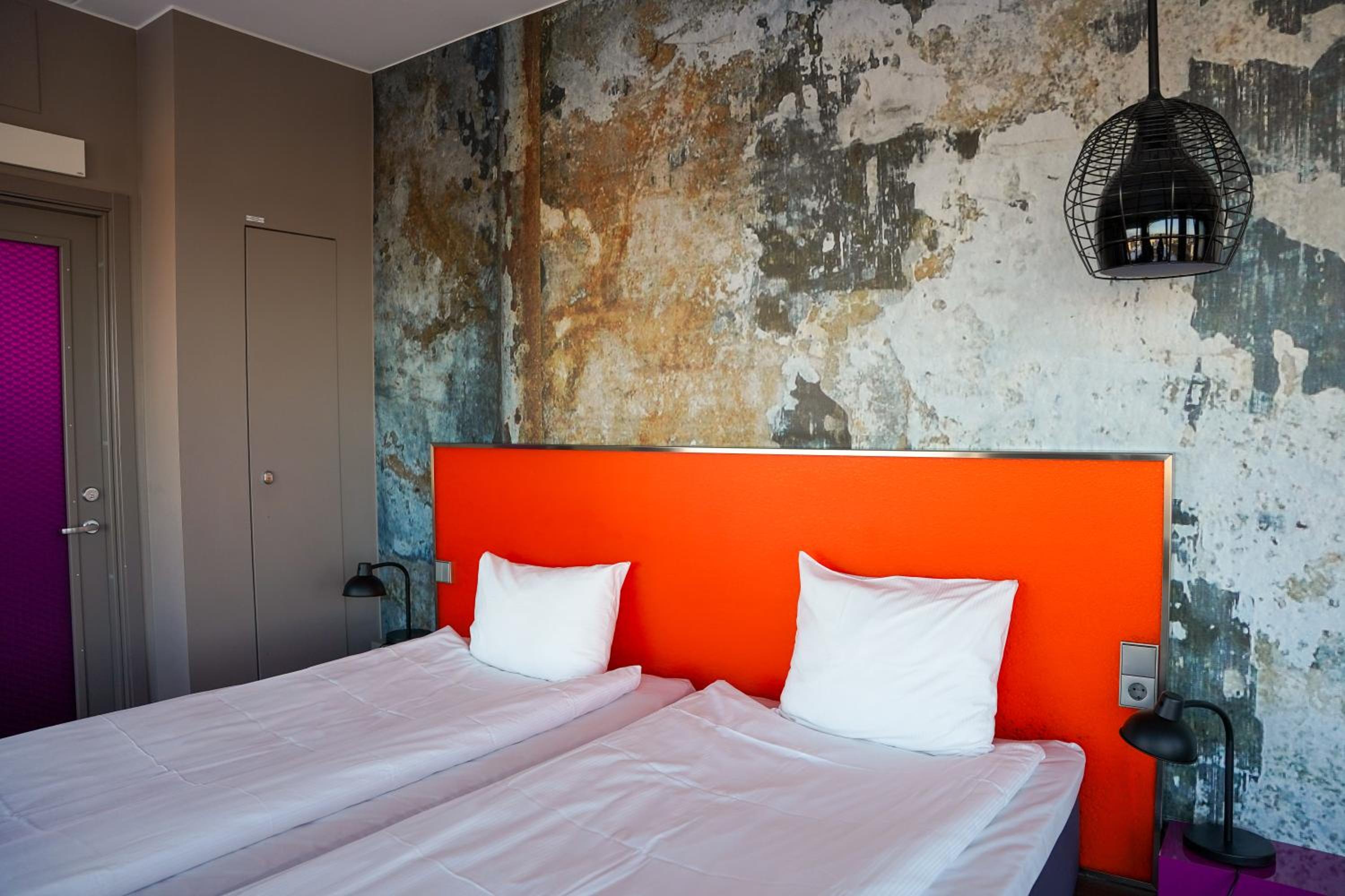 Standard Twin Room - Photo 6