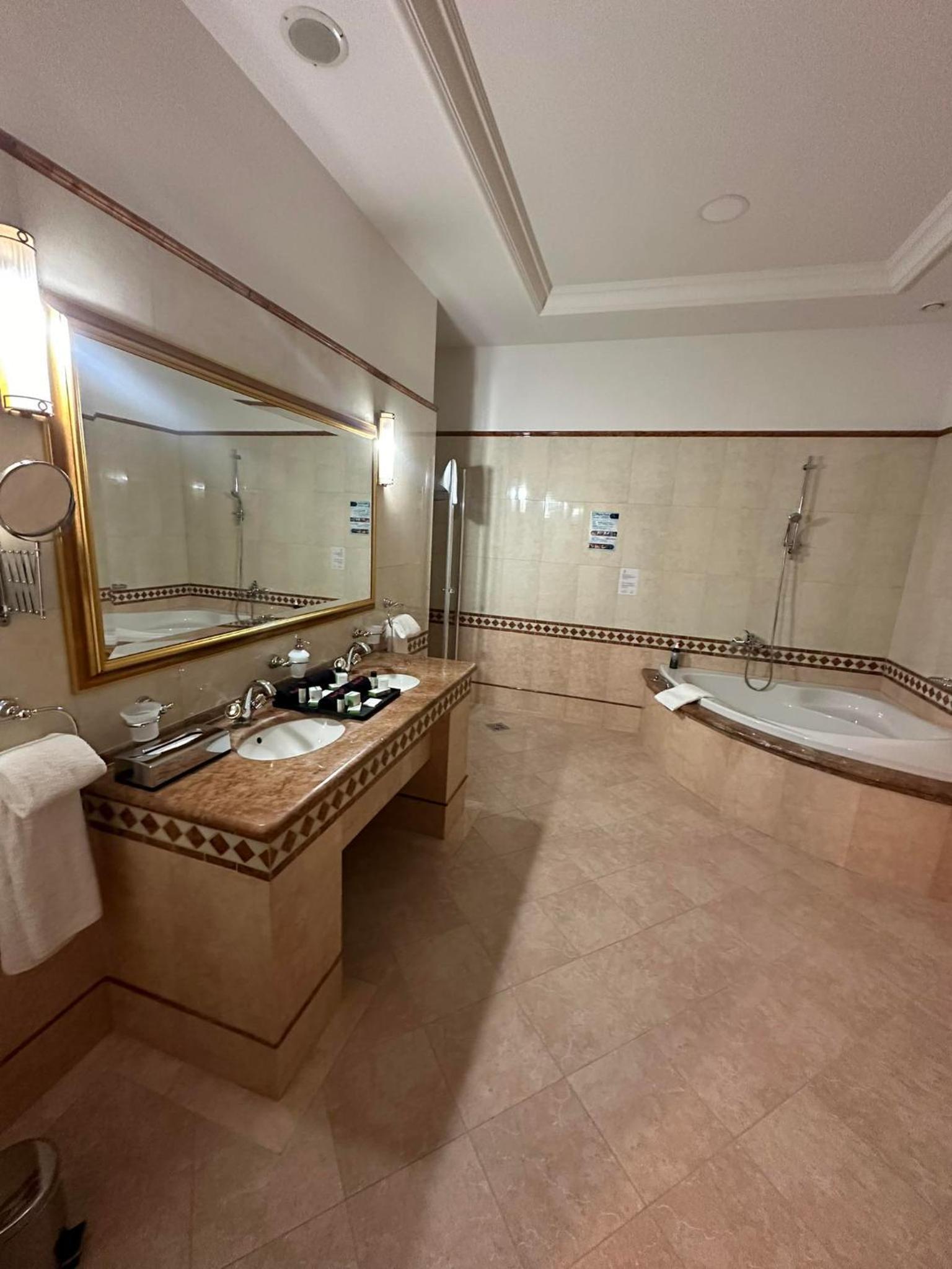 Two-Bedroom Suite photo 3