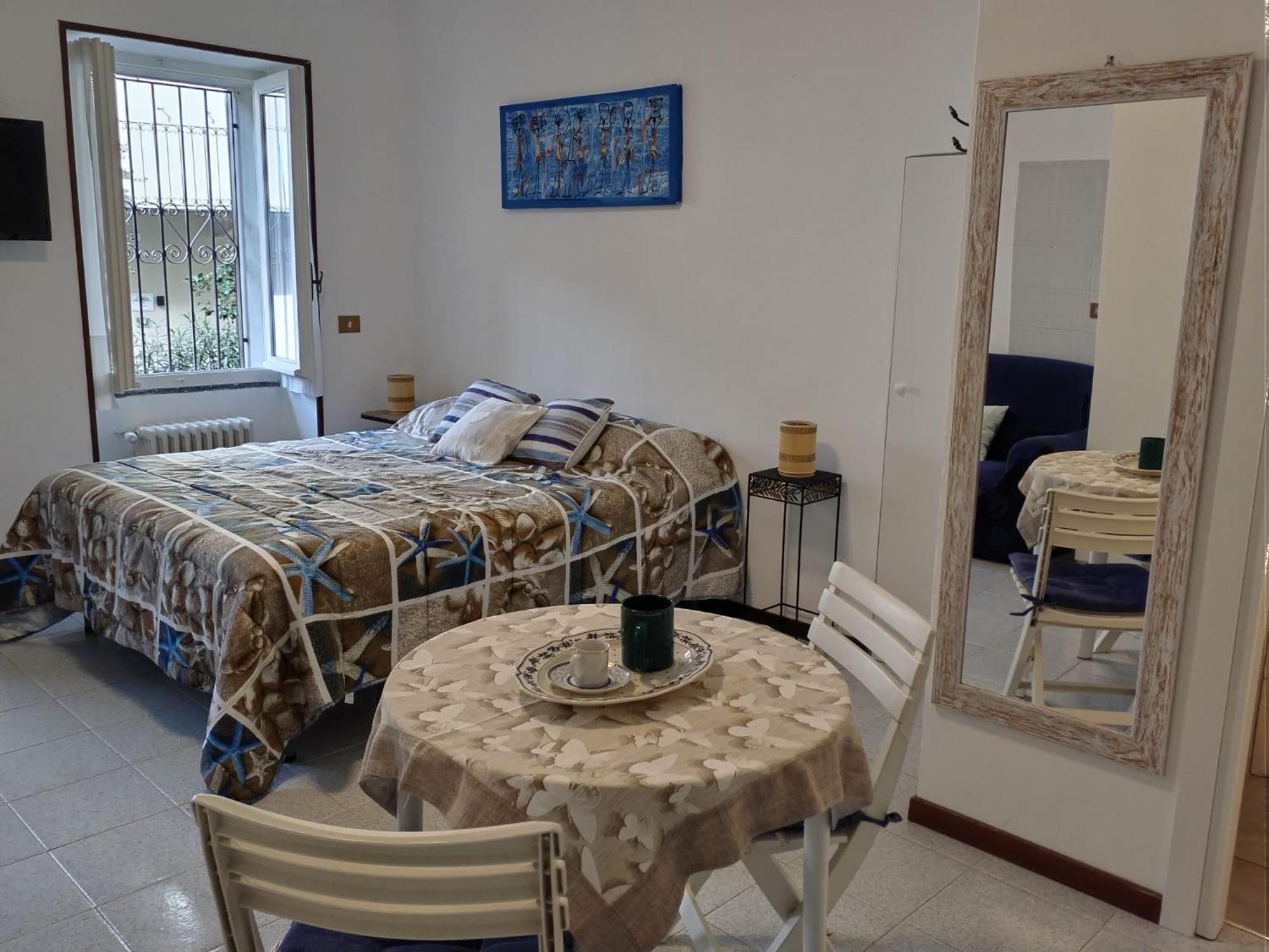 One-Bedroom House photo 1