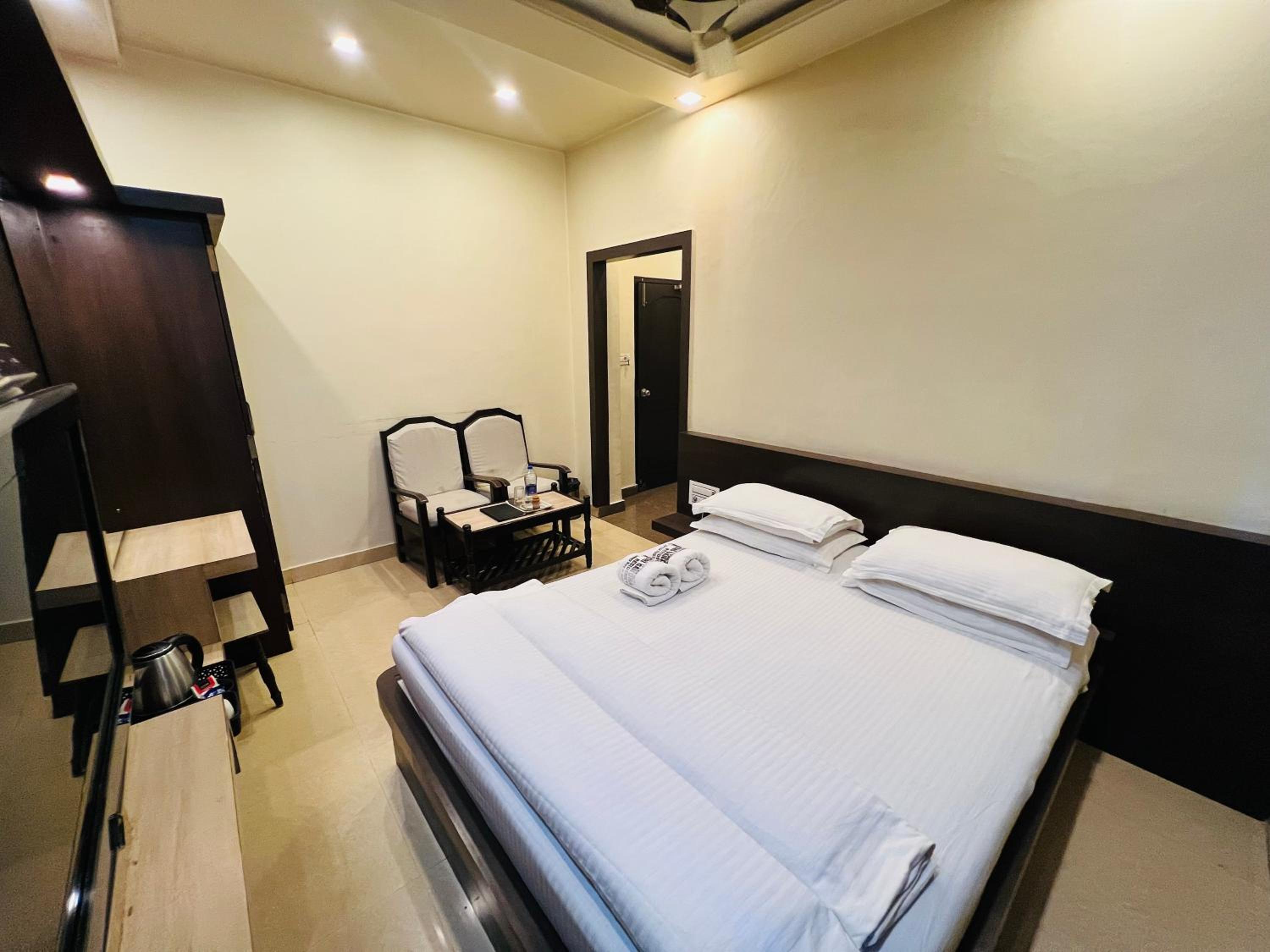 Deluxe Double Room - Photo 10