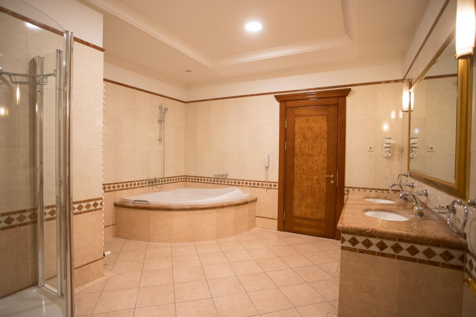Two-Bedroom Suite photo 2