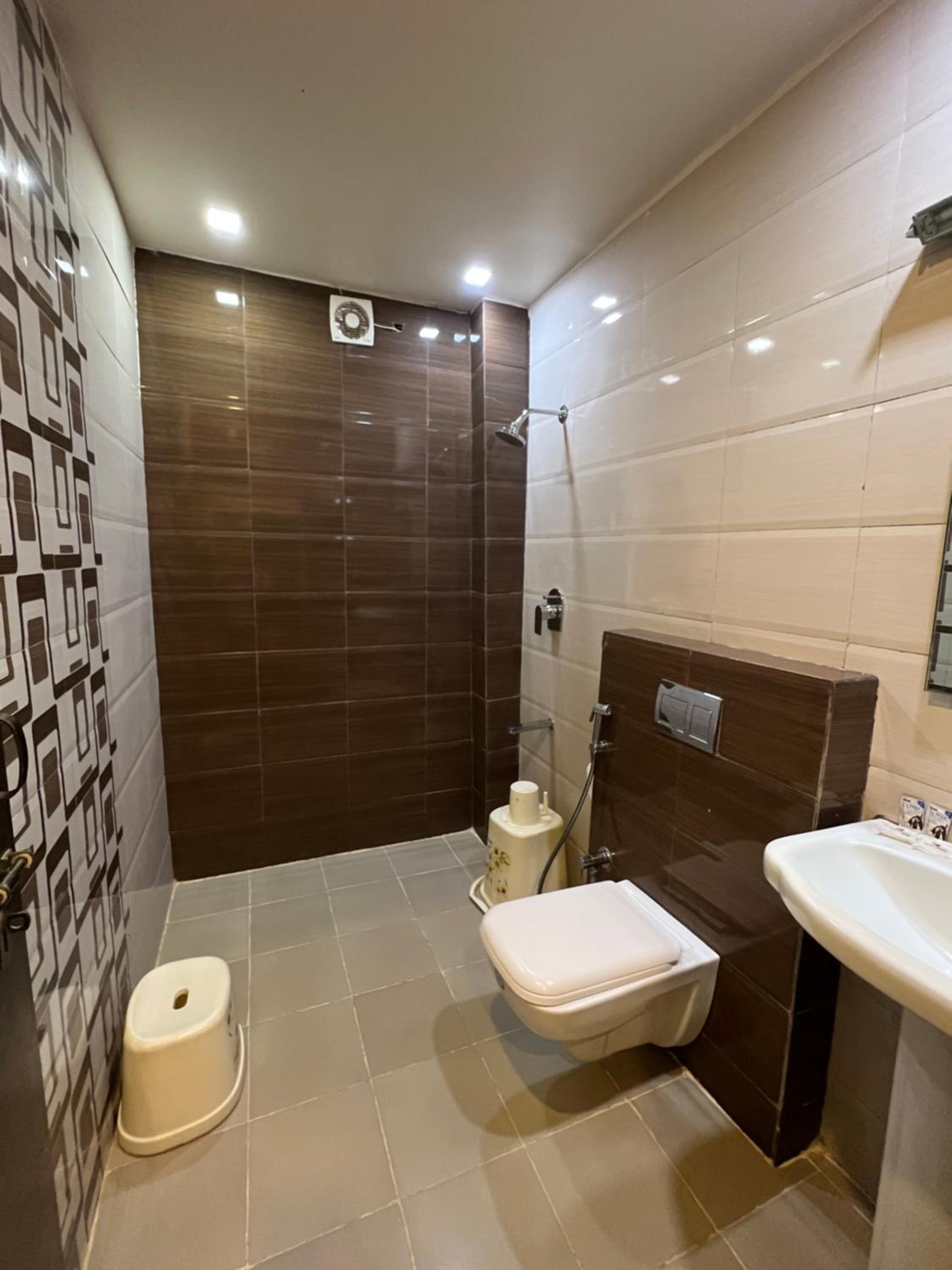 Deluxe Double Room - Photo 11