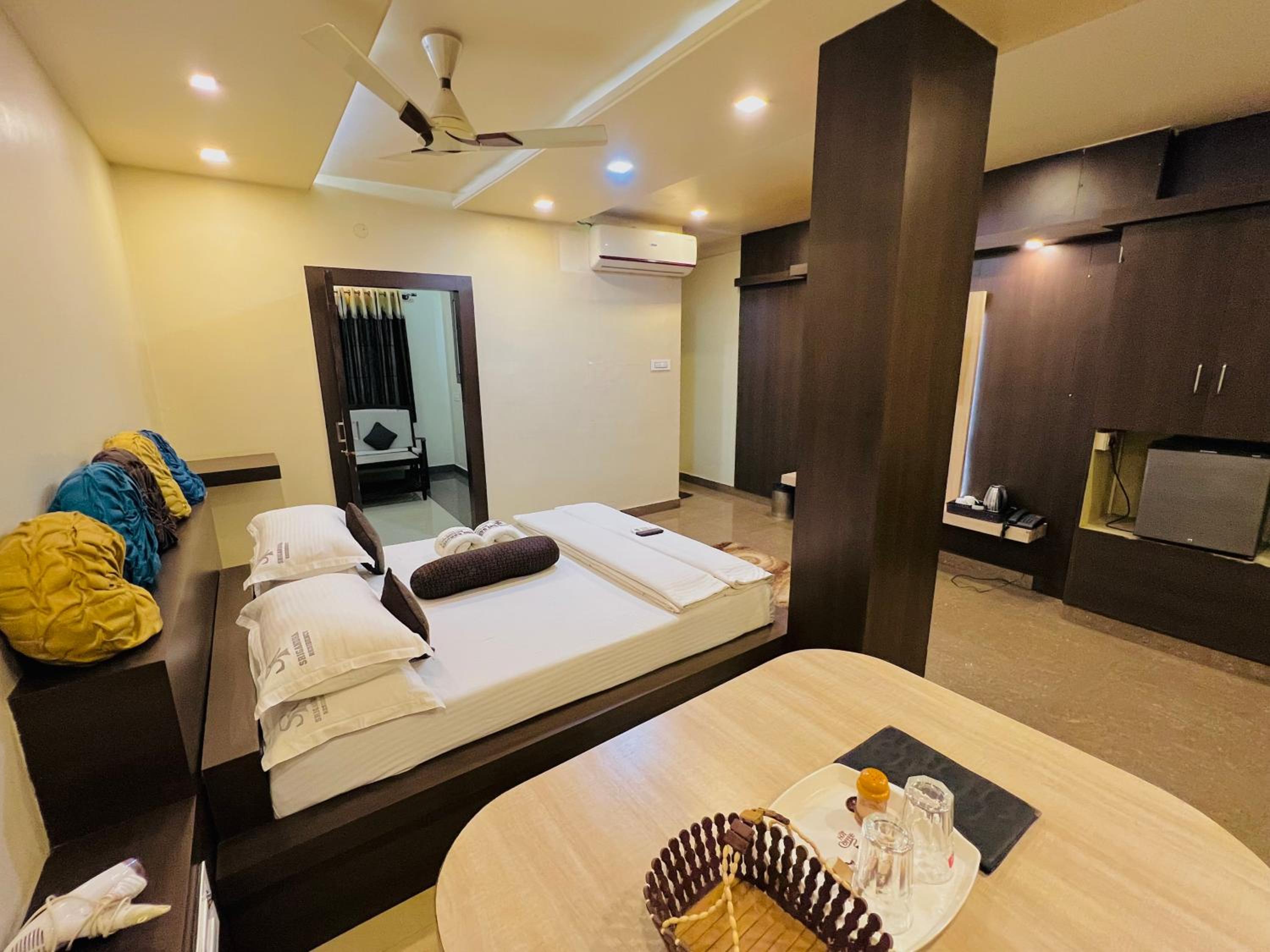 Superior Suite - Photo 11